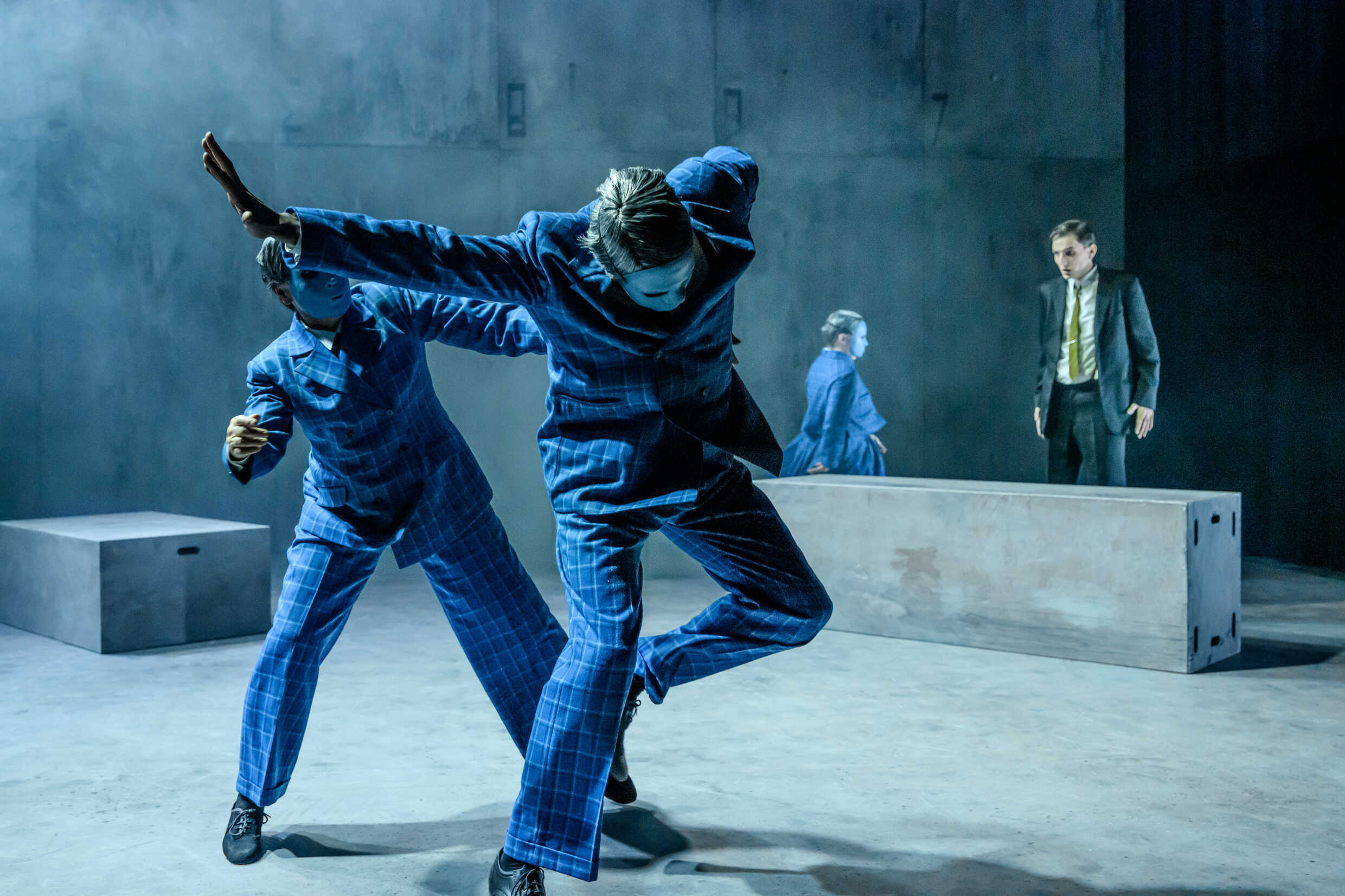 Kajsa Reingardt, John Alexander Eriksson, Rita Lemivaara och Fabian Hedlund i Processen. Premiär 8 december på Lilla scenen, Kulturhuset Stadsteatern