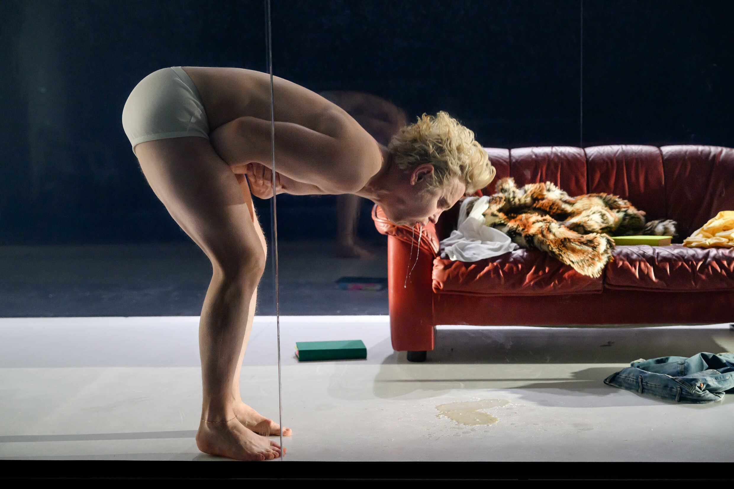 Emil Johnsen i Gengångare. Premiär 2 februari på Klarascenen, Kulturhuset Stadsteatern.