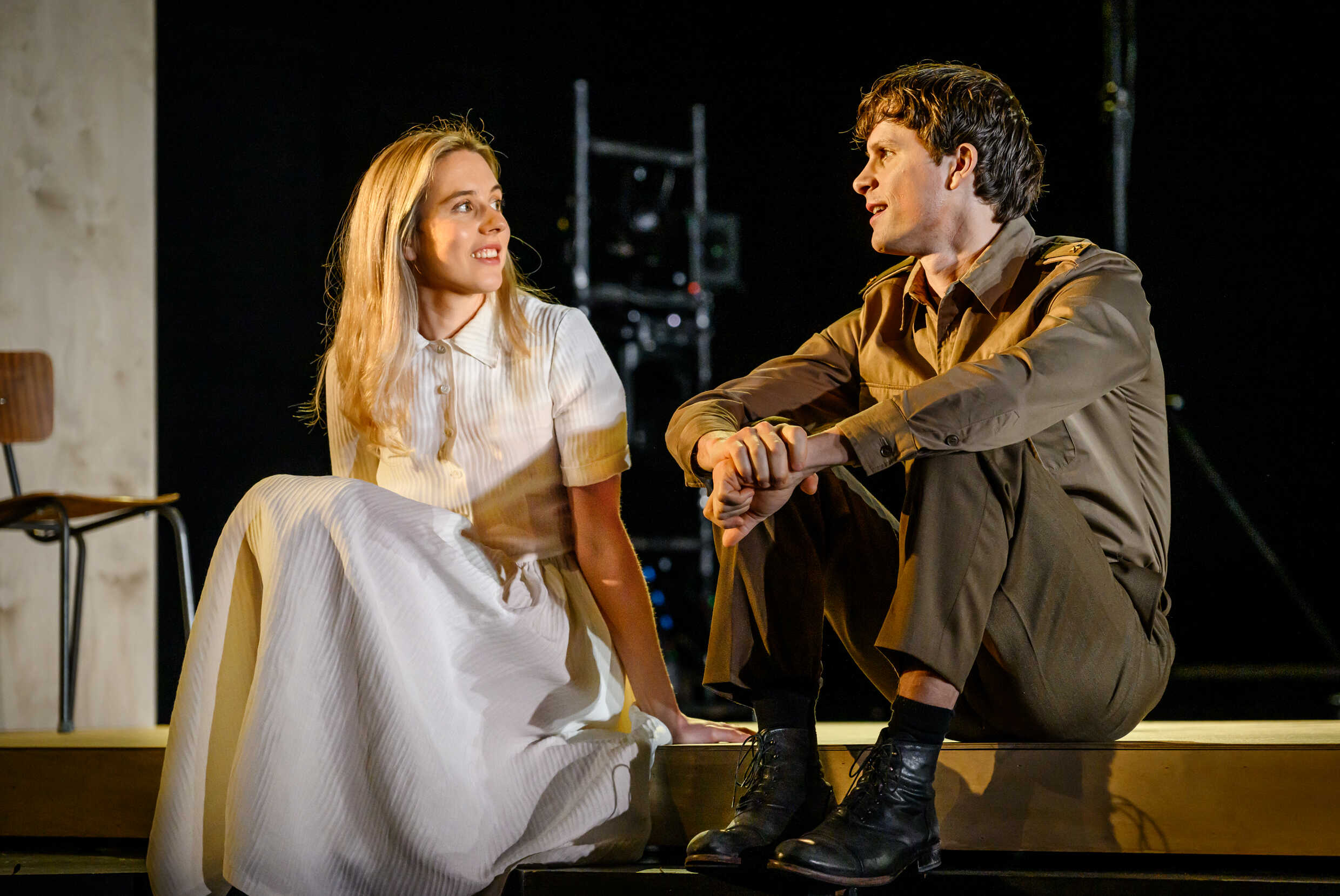 Carla Sehn och Adam Pålsson i Tre systrar. Premiär 23 februari på Stora scenen, Kulturhuset Stadsteatern.