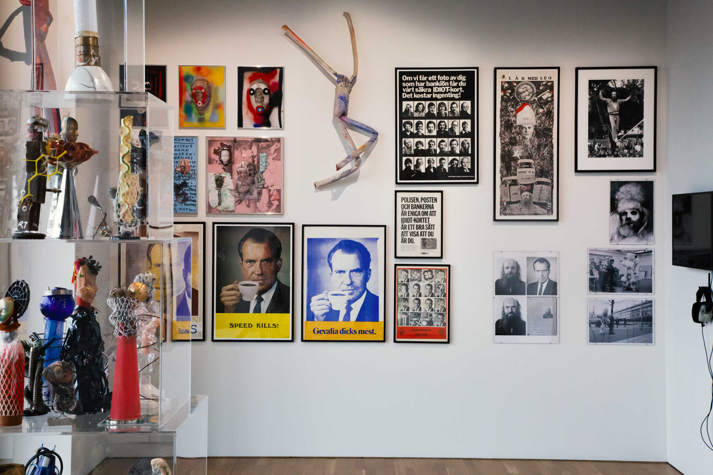 Verk av Kjartan Slettemark. Utställningen "Gör det själv" på Kulturhuset Stadsteatern.