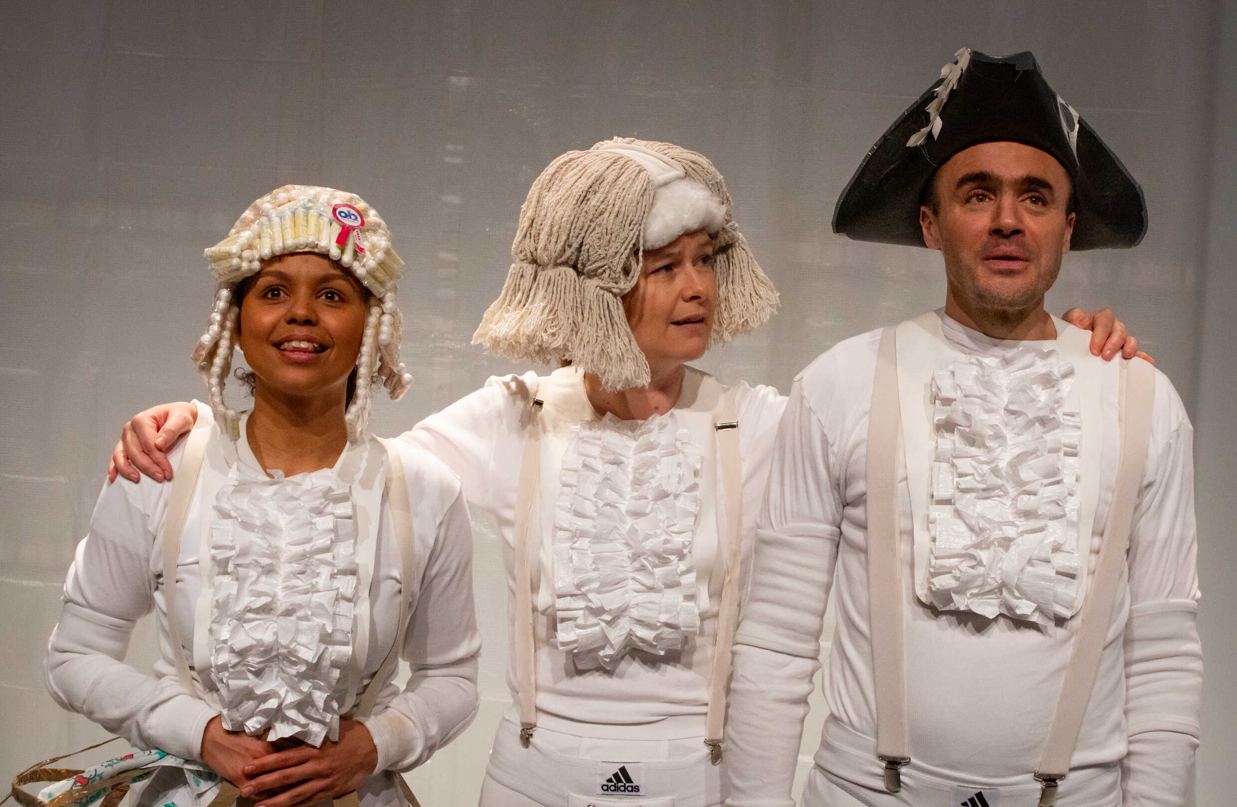 Candide på Kulturhuset Stadsteatern Vällingby i samarbete med Malmö dockteater