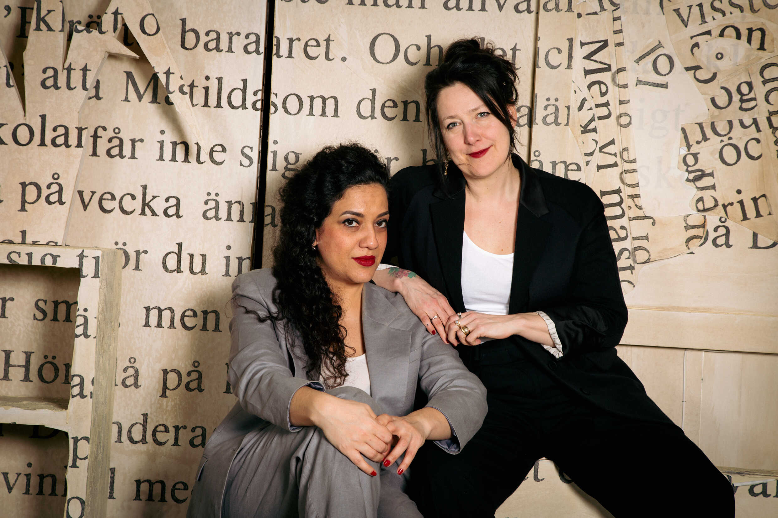 Athena Farrokhzad och Ida Linde, programansvariga för litteratur på Kulturhuset Stadsteatern.