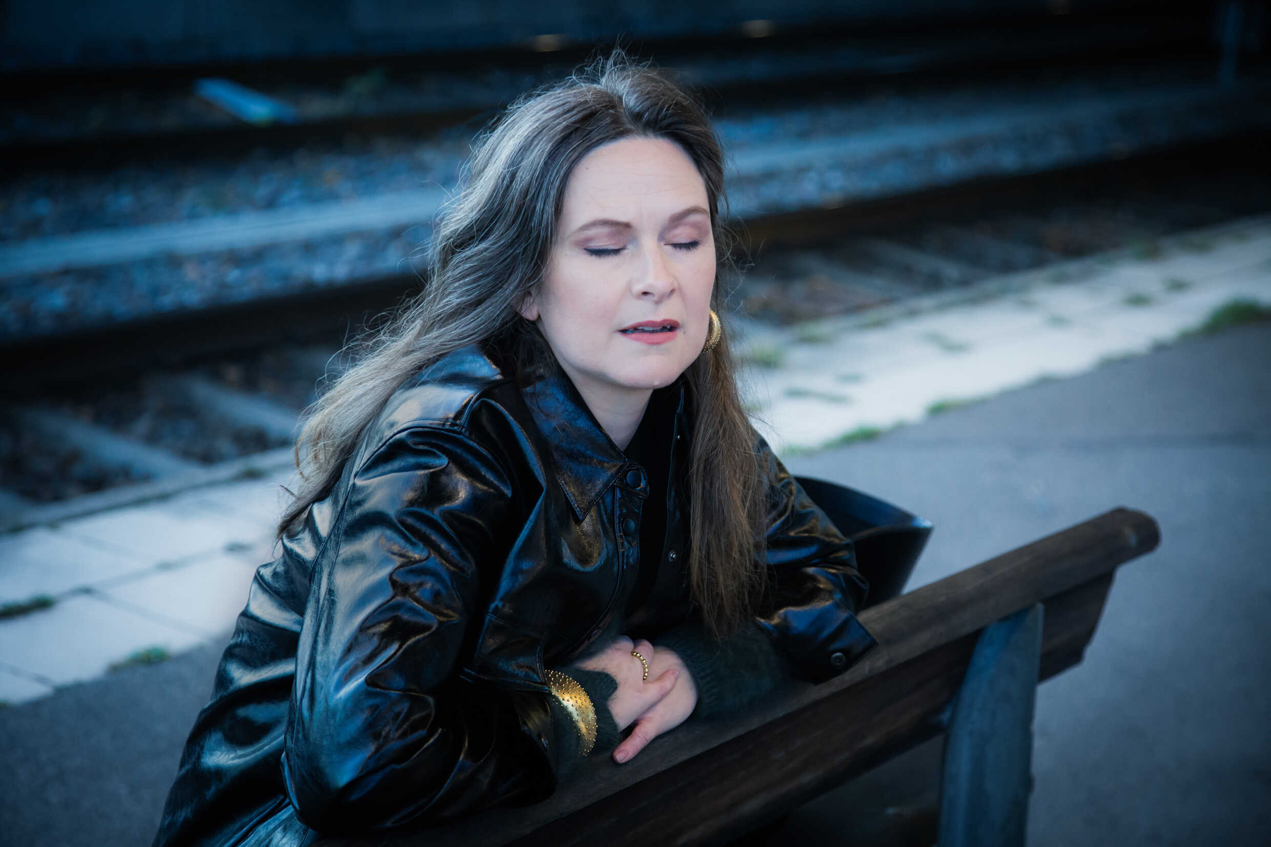 Frida Beckman i Nya resande, premiär 9 januari 2025 på Soppteatern - Kulturhuset Stadsteatern