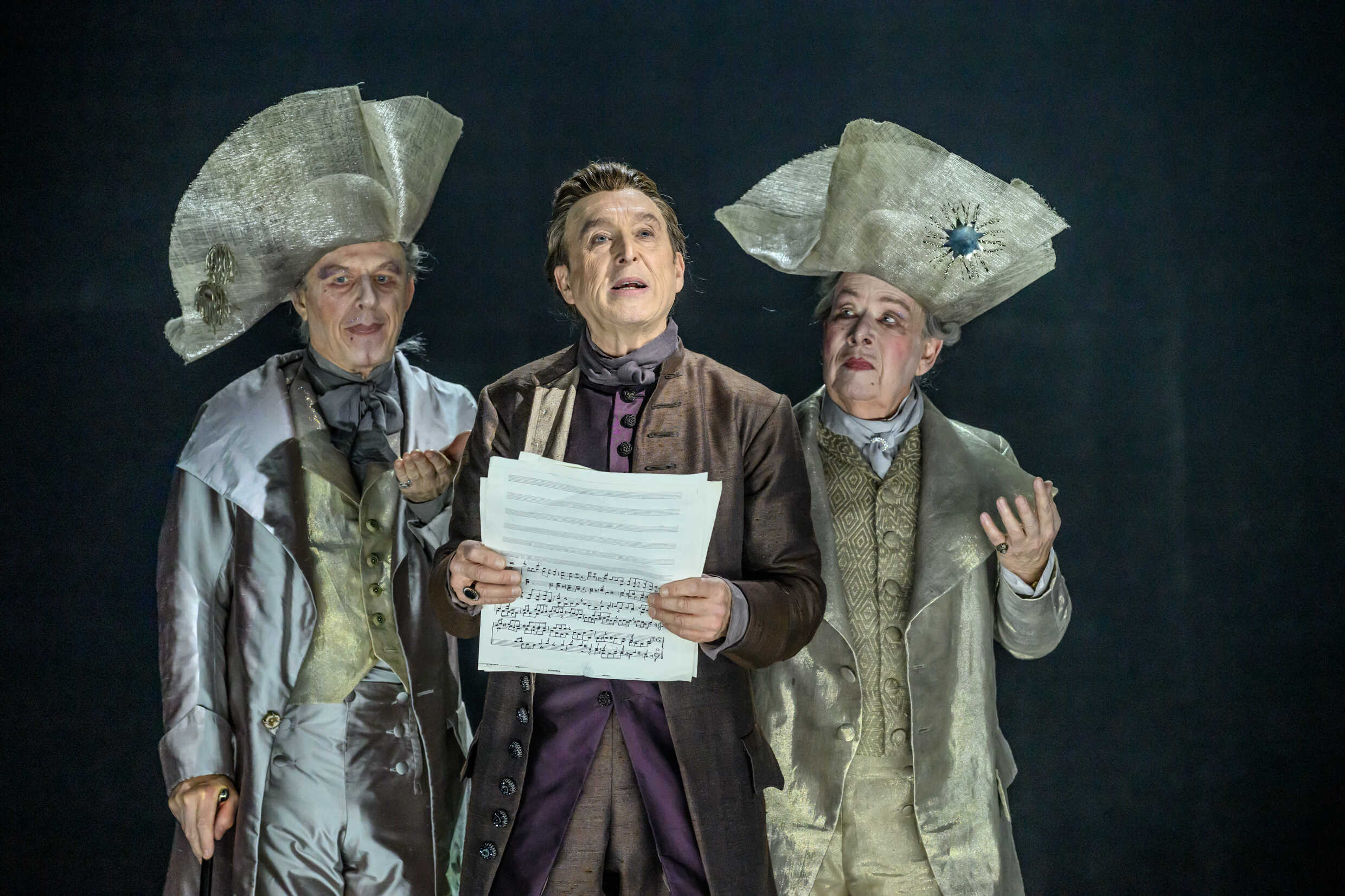 Bengt C W Carlsson, Philip Zandén och Steve Kratz i Amadeus. Premiär 7 februari på Stora scenen, Kulturhuset Stadsteatern.