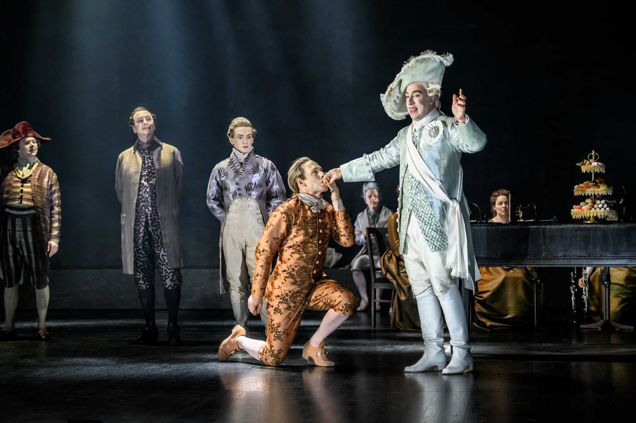 Peter Kajlinger, Andreas Nilsson, Johan Marenius Nordahl, Simon Reithner, Per Andersson, Steve Kratz och Alva Press (musiker) i Amadeus. Premiär 7 februari på Stora scenen, Kulturhuset Stadsteatern.