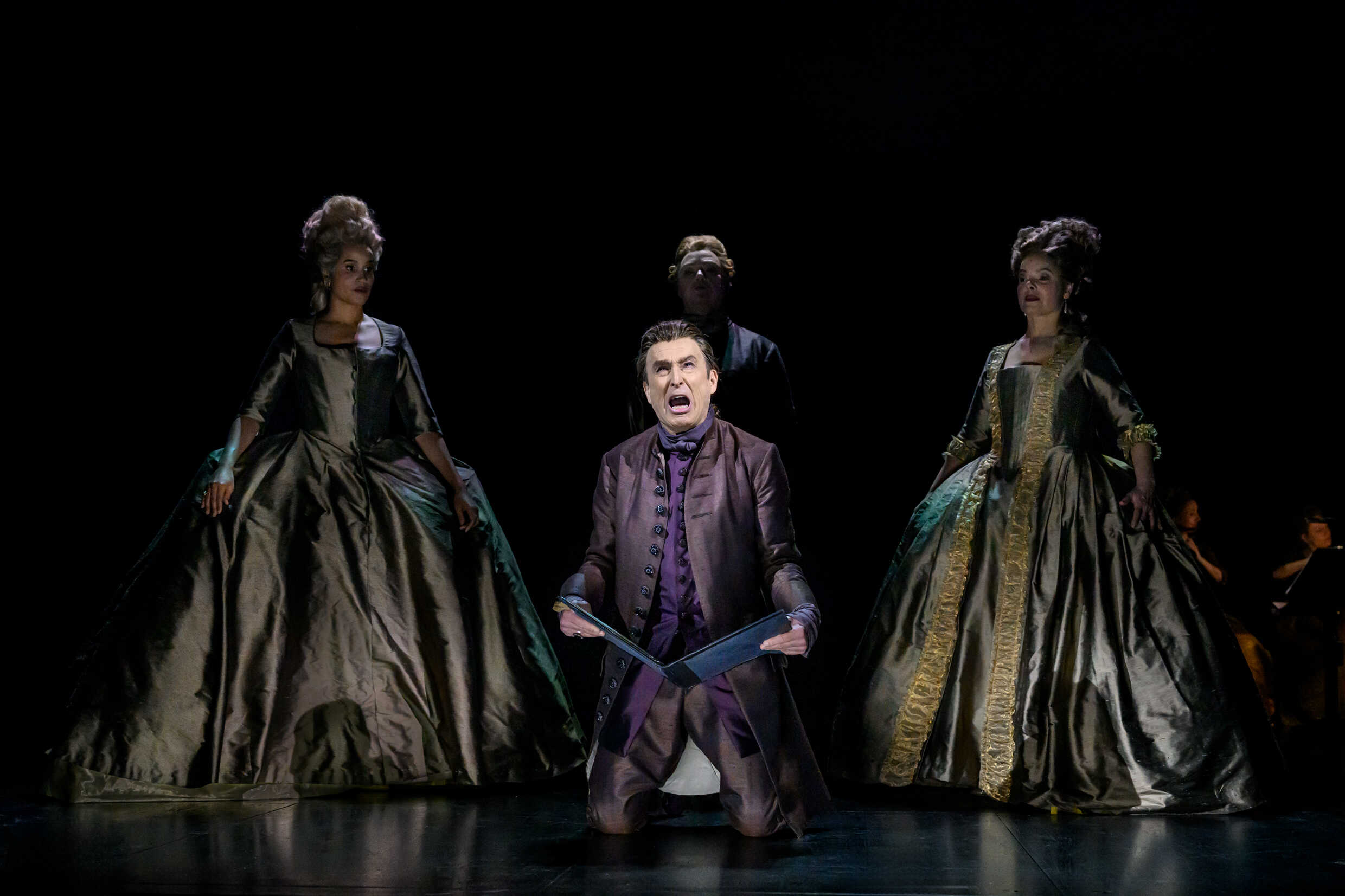 Sanna Gibbs, Philip Zandén, Peter Kajlinger och Katija Dragojevic i Amadeus. Premiär 7 februari på Stora scenen, Kulturhuset Stadsteatern.