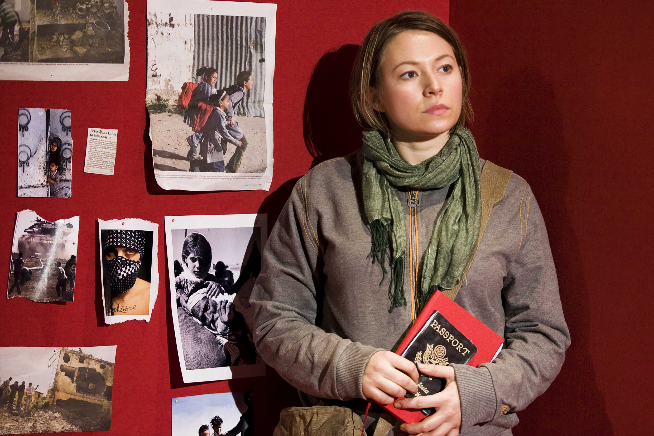 Frida Hallgren i Mitt namn är Rachel Corrie på Stockholms stadsteater