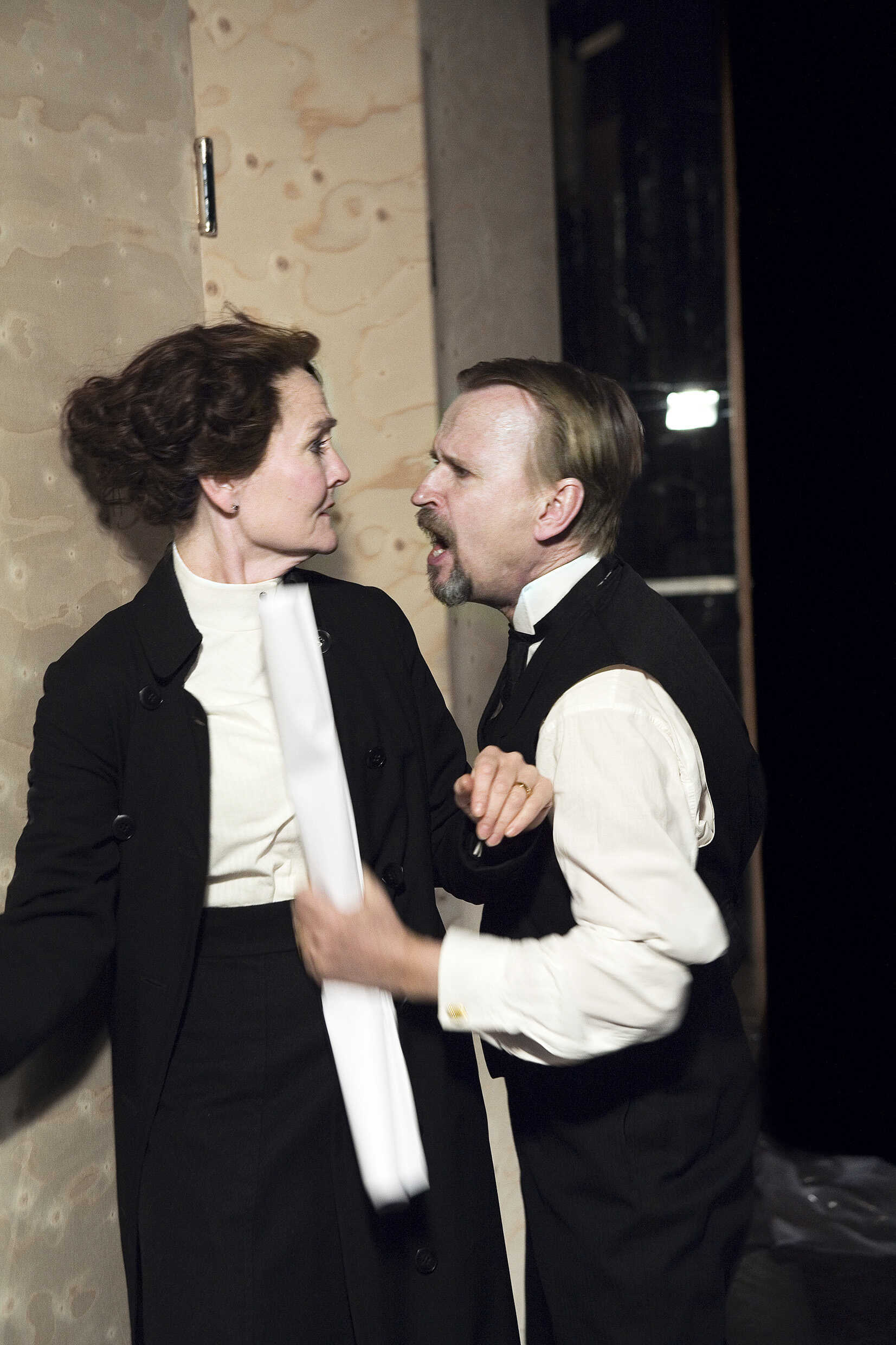 Ann Petrén och Johan Ulveson i Den smala vägen påStockholms stadsteater