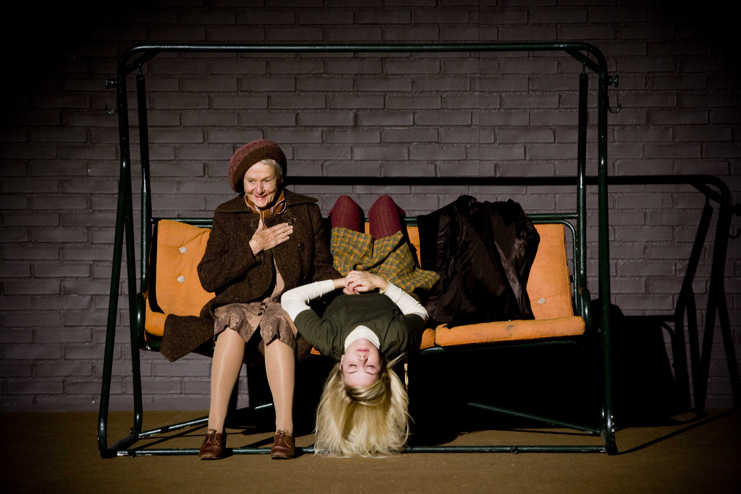 Inga Landgré och Josefin Ljungman i Tre systrar, premiär 19 september på Stockholms stadsteater