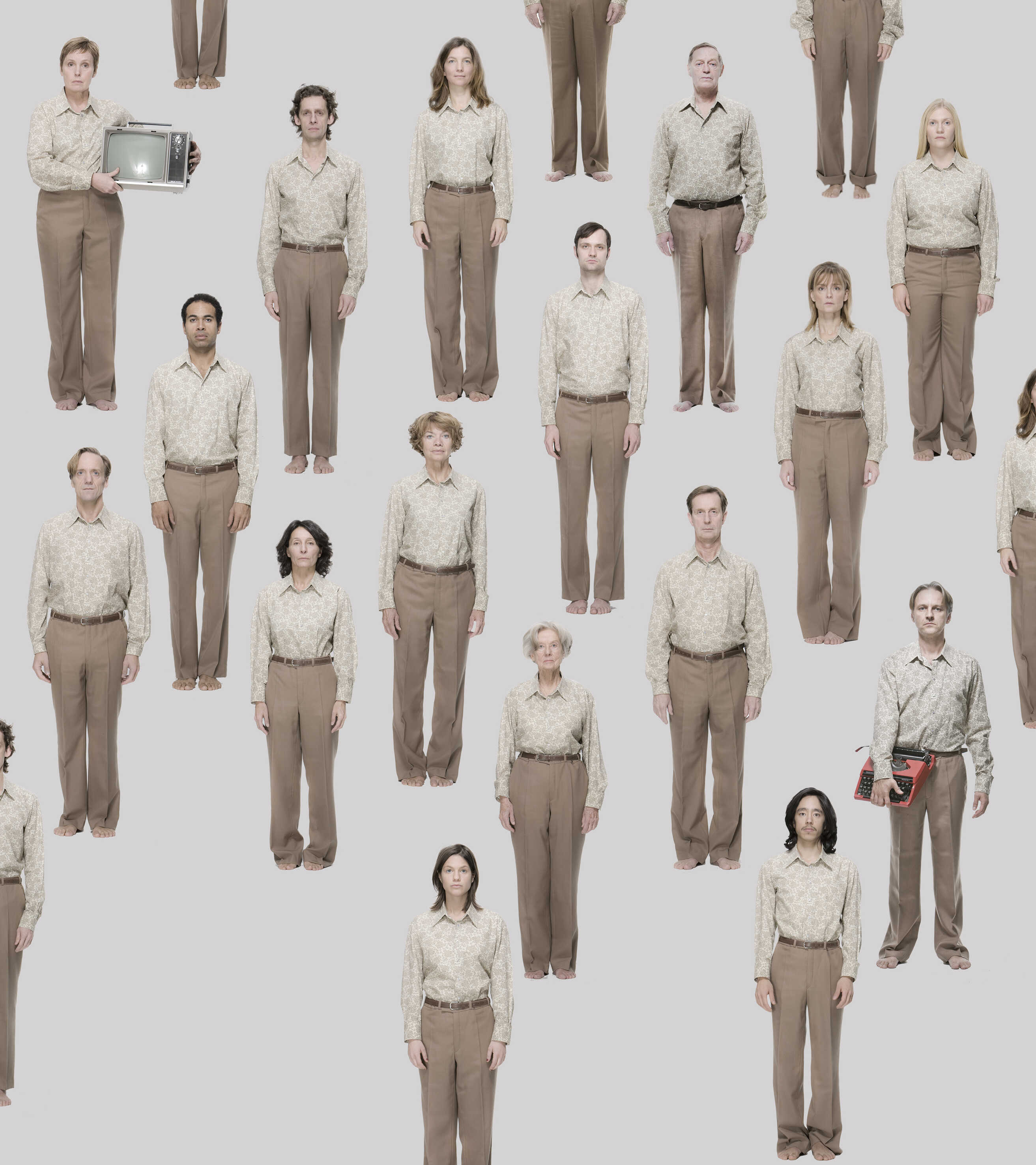 Iwa Boman, Bernard Cauchard, Ulf Eklund, Peter Gardiner, Francoise Joyce, Björn Kjellman, Angela Kovács, Inga Landgré, Lindy Larsson, Lars Lind, Rolf Lydahl, Masaki Mochizuki, Kajsa Reingardt, Marie Richardson, Ina Sletsjøe och Rakel Wärmländer i Stor och liten. Premiär på Klarascenen 28 mars 2009.