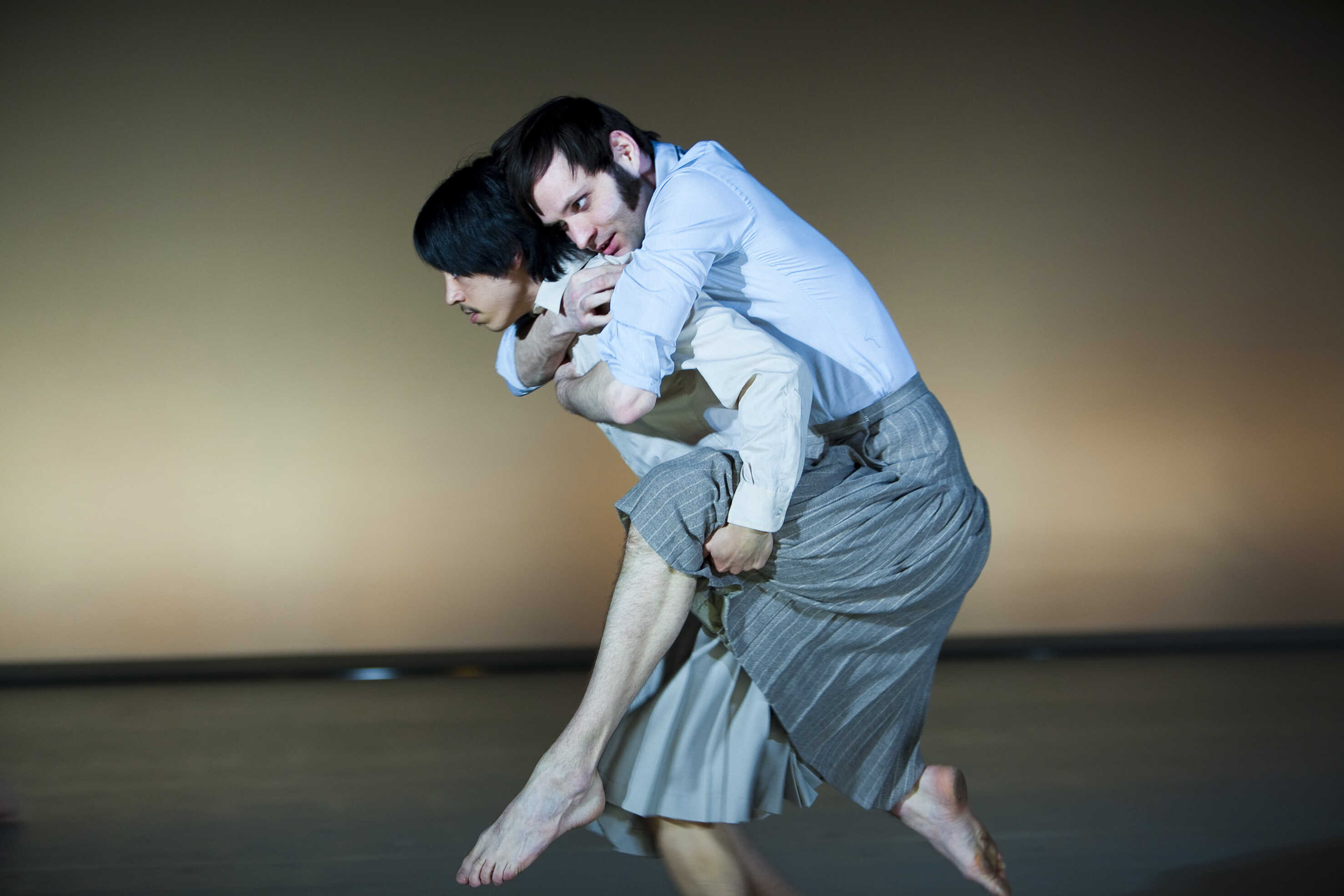 Masaki Mochizuki och Lindy Larsson i Stor och liten, premiär 3 april på Stockholms stadsteater