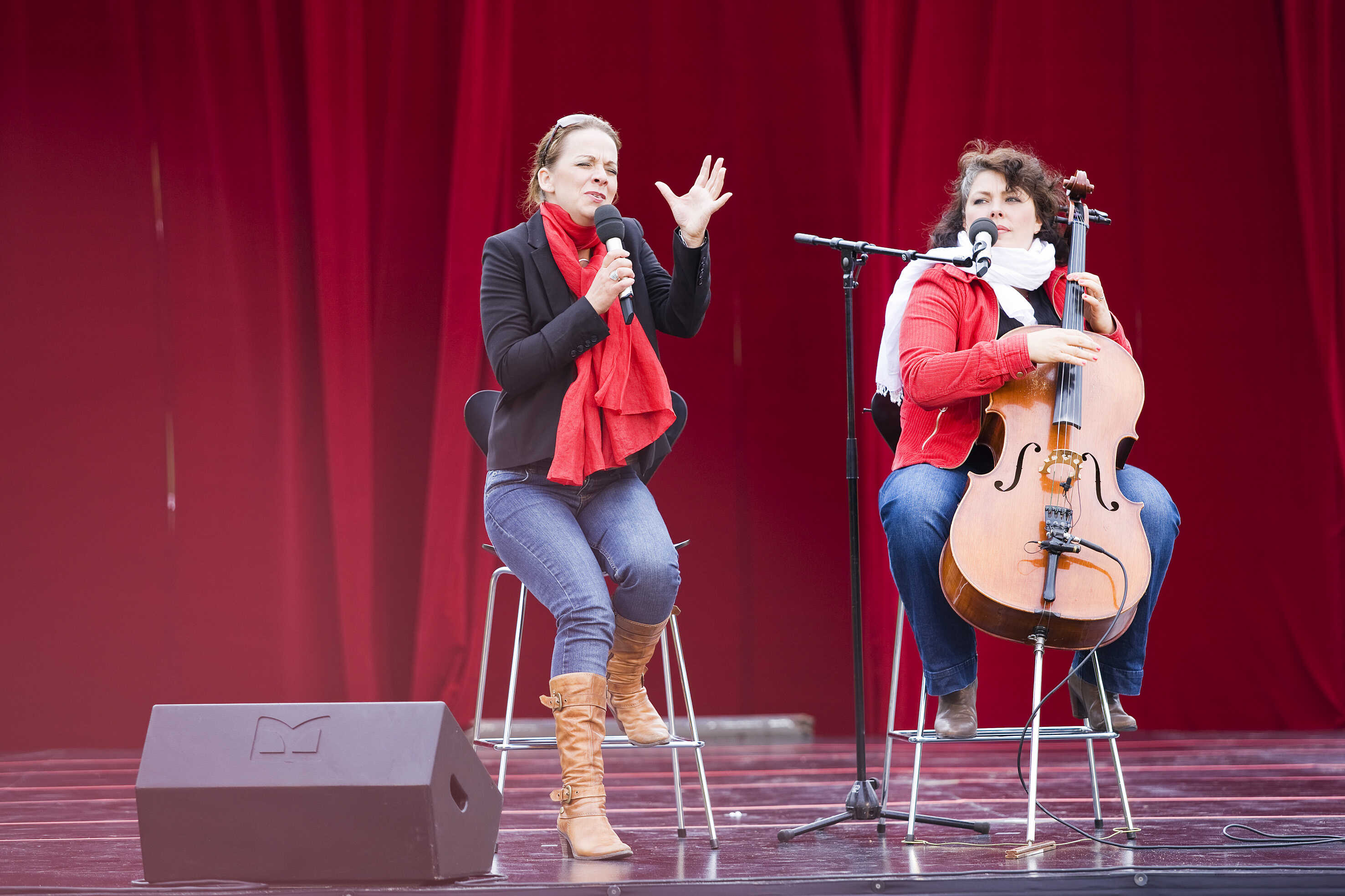 LISE & GERTRUD, TVÃ… RÃ–STER OCH EN CELLO - Medv: Lise Hummel och Getrud Stenung, cello.