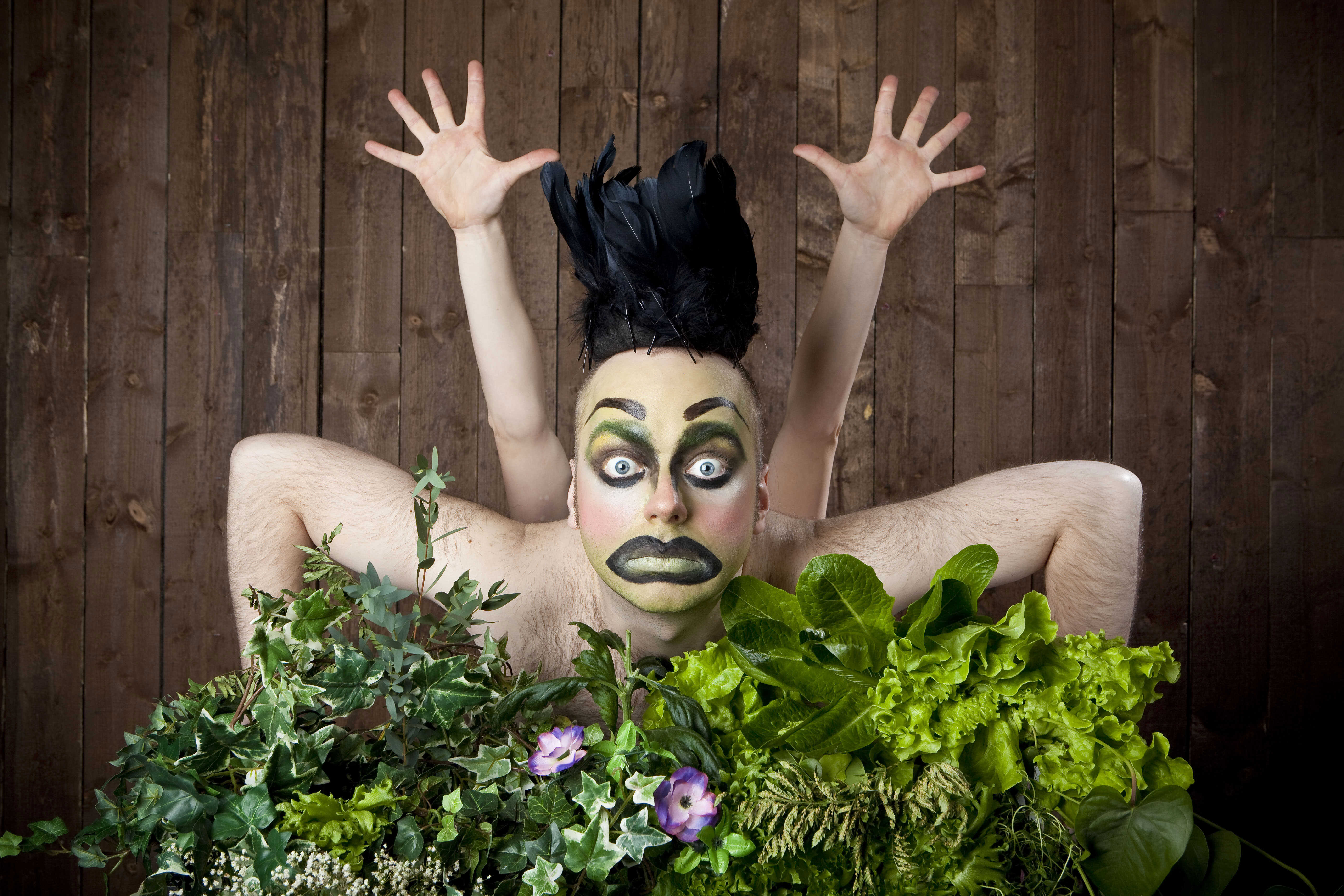 Salong Giraff firar 5-års jubileum på Parkteatern Fredagen den 28 aug kl 19.00. Konferencier Robert Fux. Musik Sthlm Hamsters  Medv: Hemligt