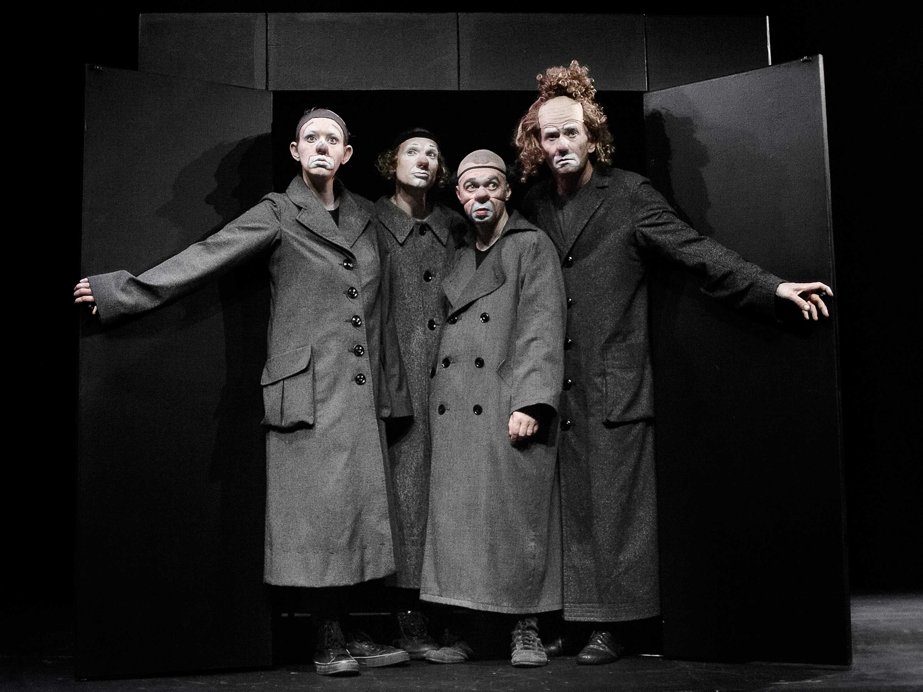 Stine Schröder Jensen, Kristian Holm Joensen, Folmer Kristensen och Hans Rønne i August på c/o Stockholms stadsteater 7-11 okt. Ett gästspel från 