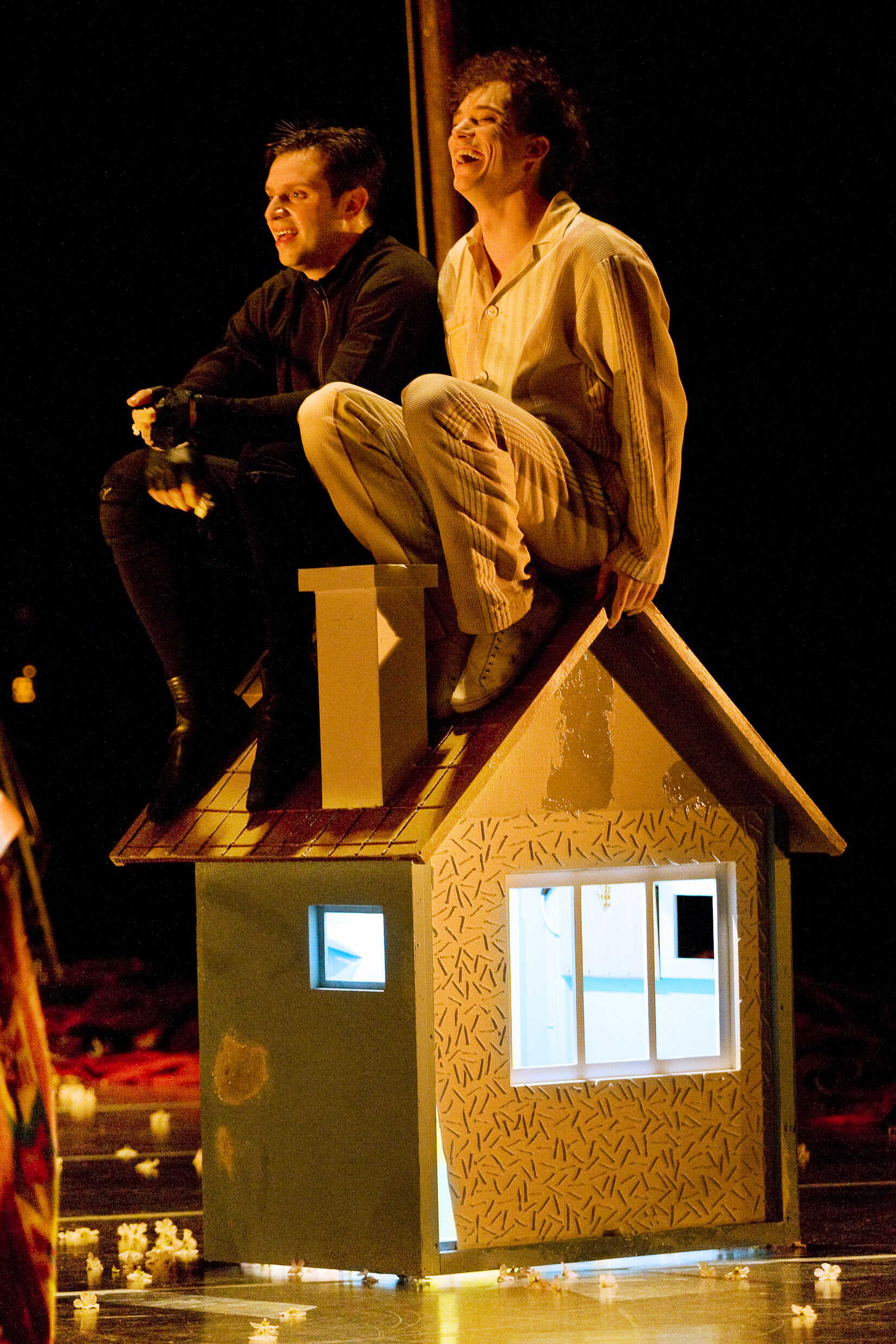 Joel Spira och Albin Flinkas som Jonatan och Skorpan i Bröderna Lejonhjärta, premiär 14 november på Stockholms stadsteater