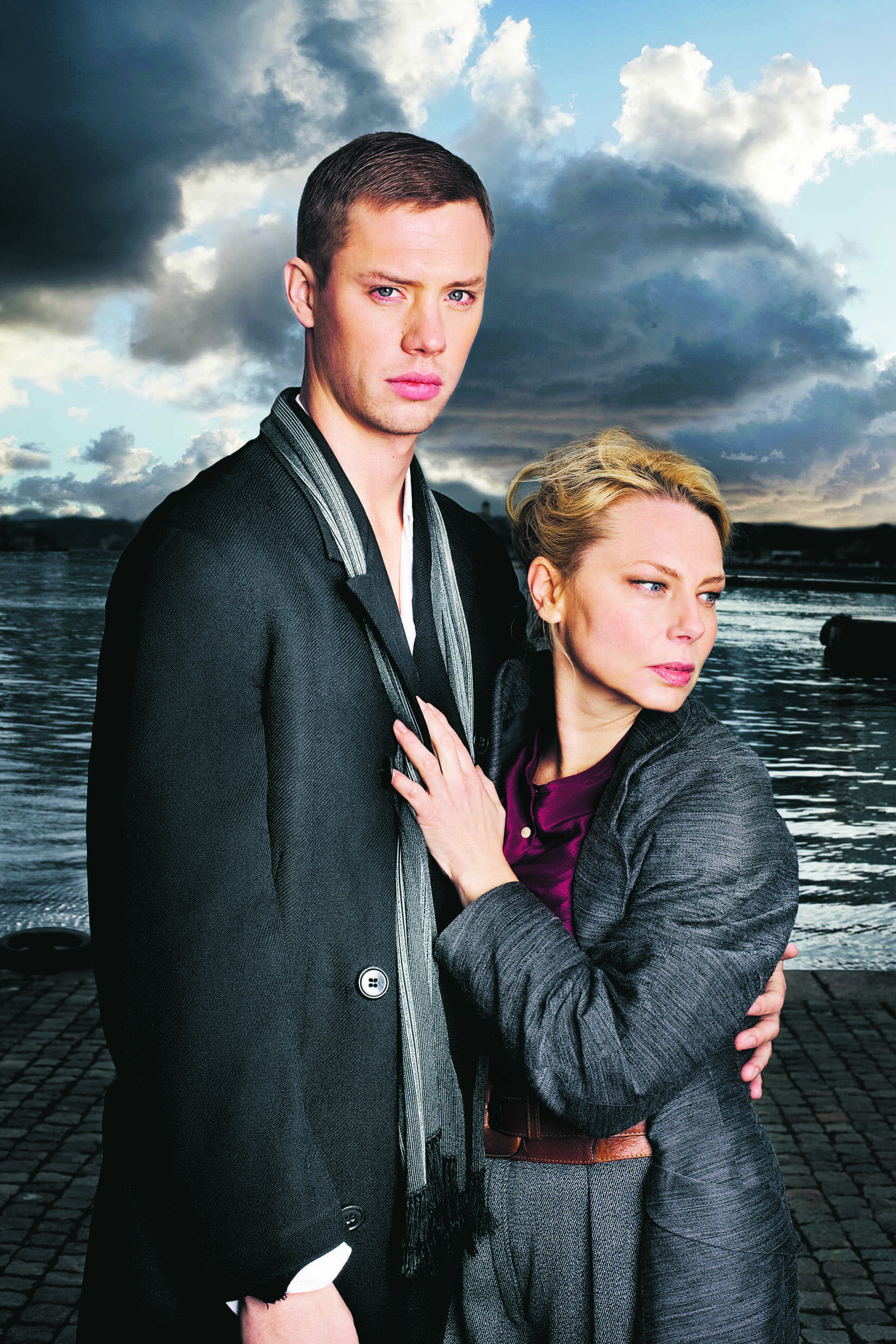 Kalle Malmberg och Helena Bergström i Gengångare. Premiär 7 maj på Lilla scenen.