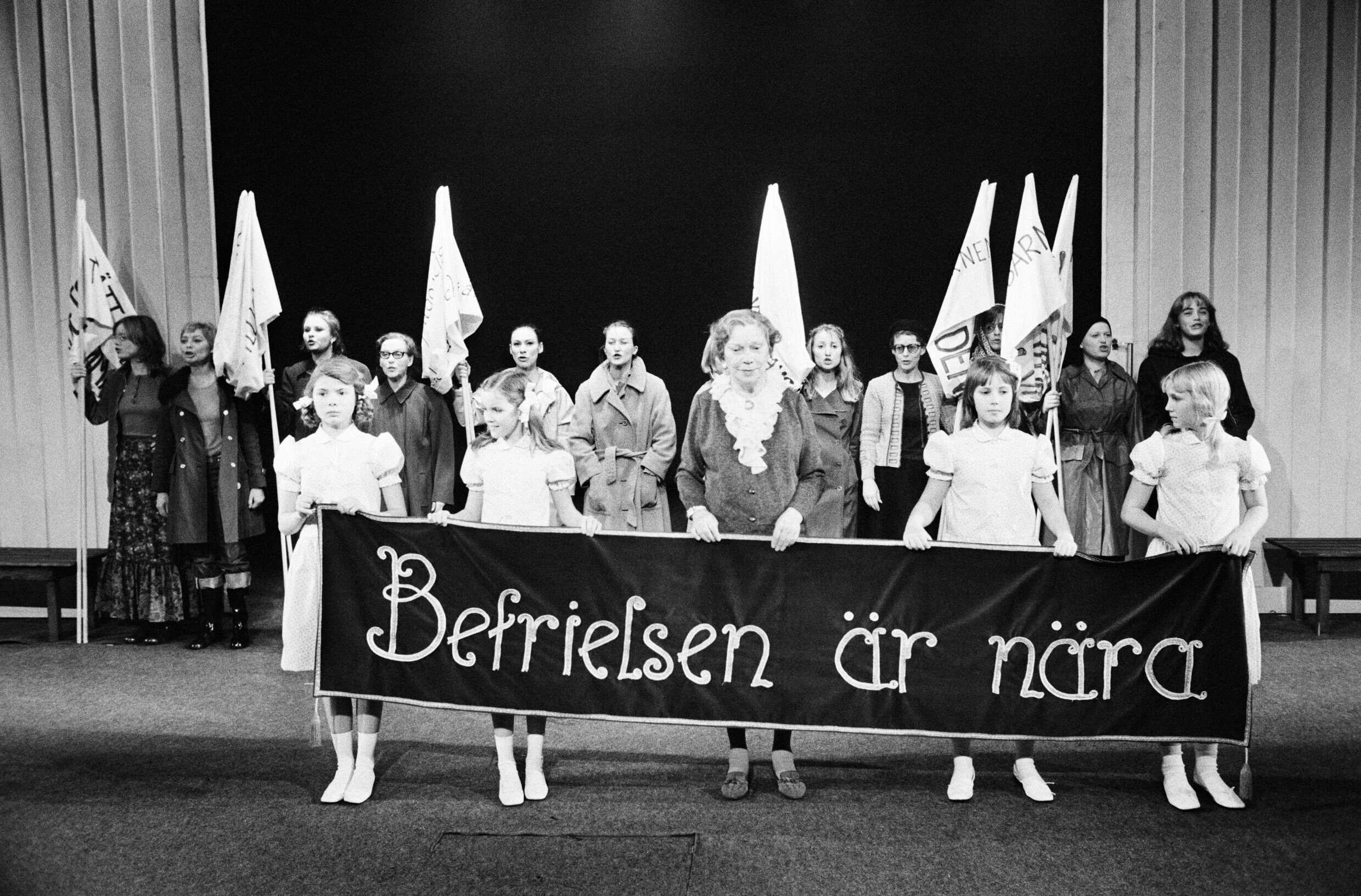 JÃ–SSES FLICKOR - BEFRIELSEN Ã„R NÃ„RA, 1974