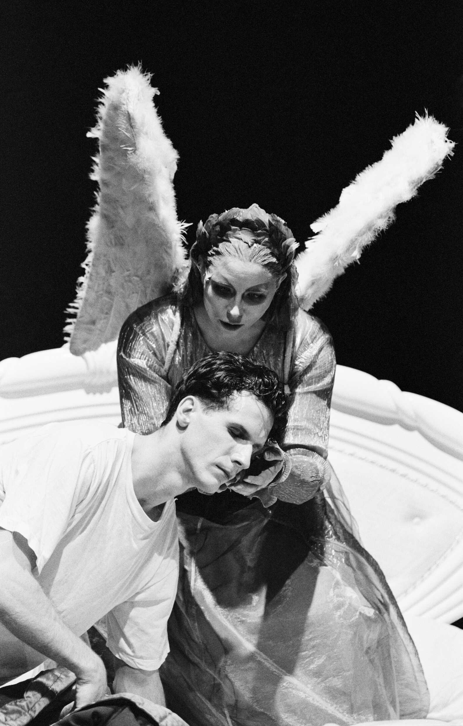 Stefan Larsson och Anna Pettersson i ANGELS IN AMERICA-PART ONE, 1995