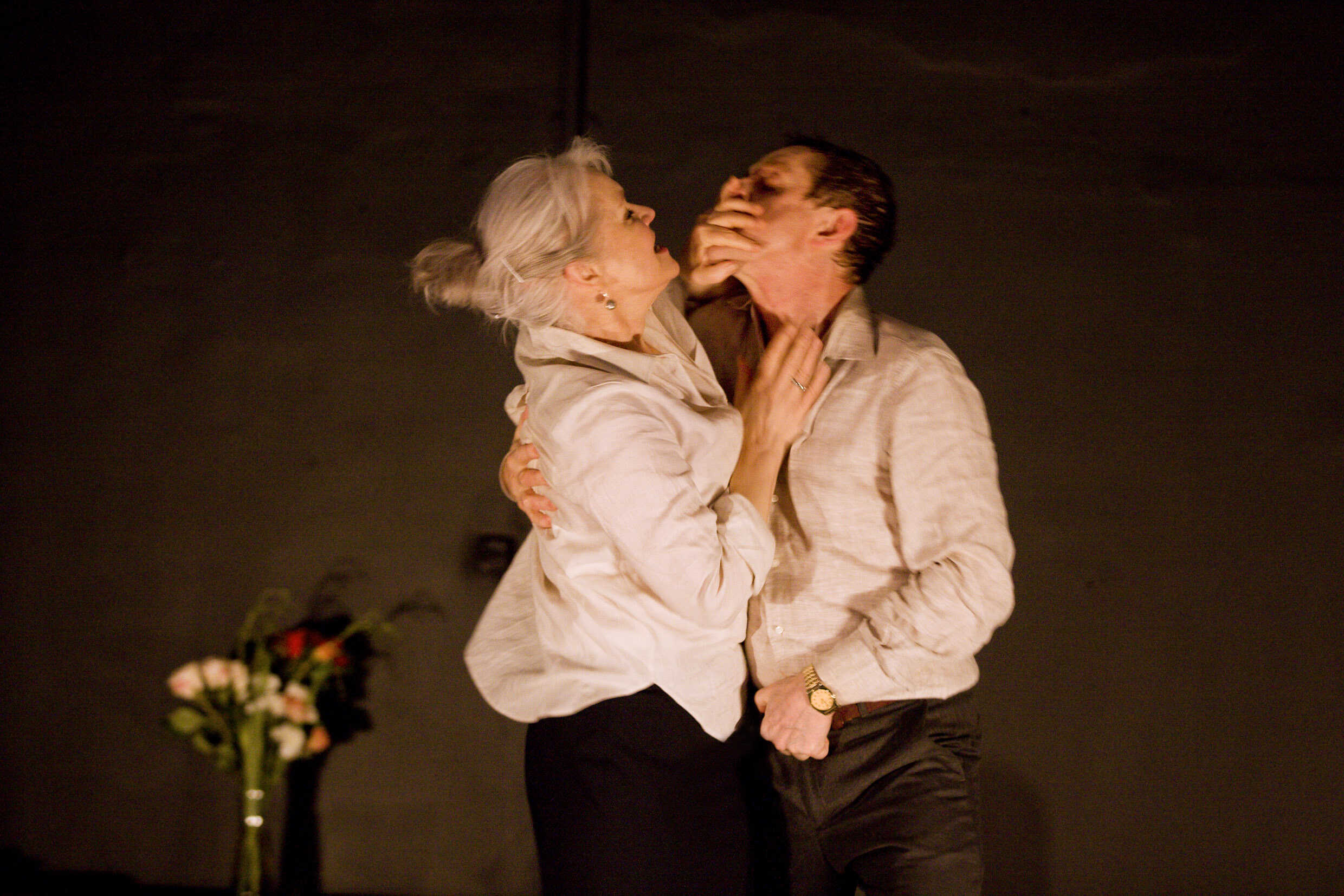 Marika Lindström och Ulf Eklund i Dödsdansen. Premiär 9 april 2010 i ett samarbete mellan Strindbergs Intima teater och Stockholms stadsteater.
