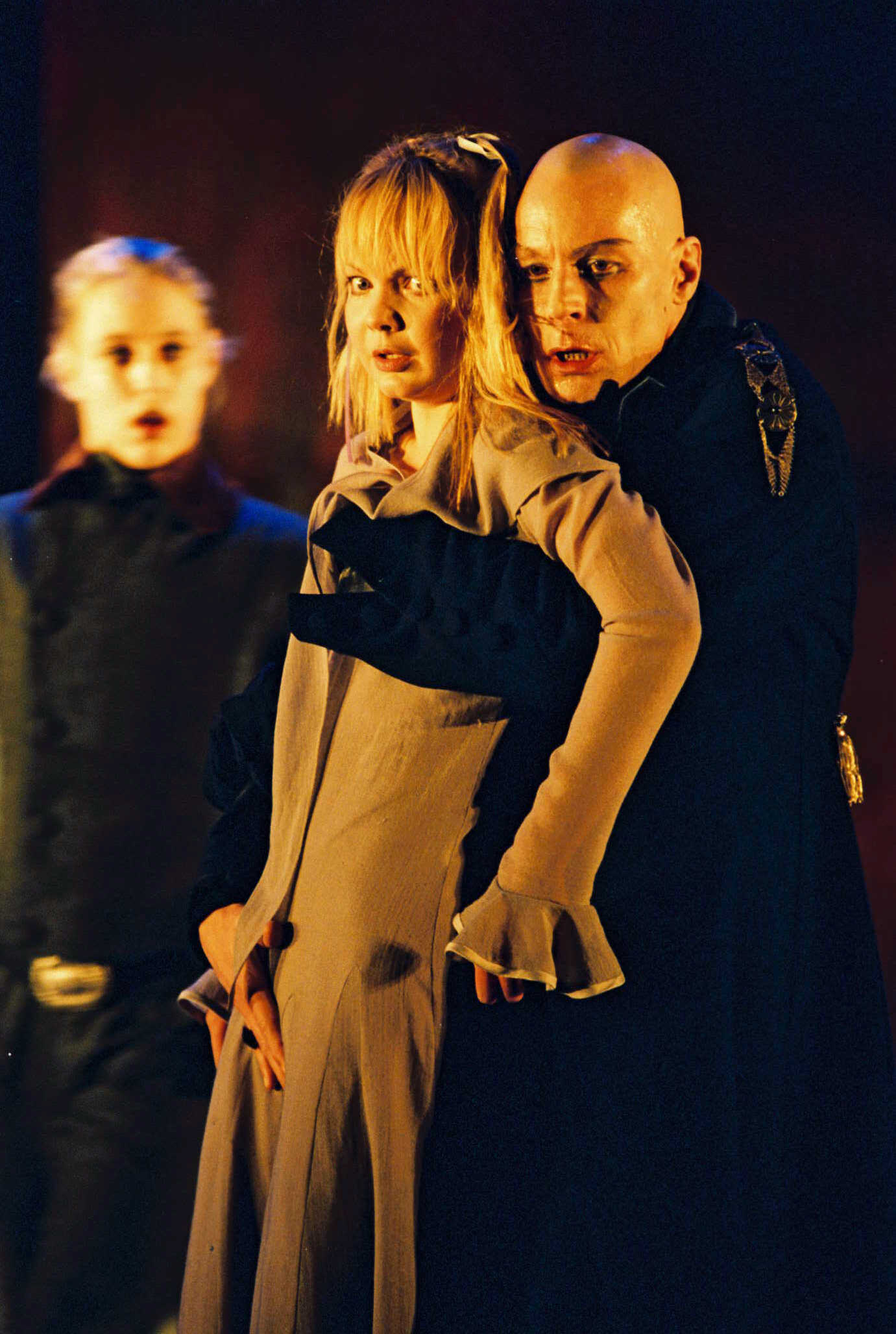 Stockholms stadsteater, Sanna Krepper, Marie Robertson och Johan H:son Kjellgren i Hamlet på Stora scenen