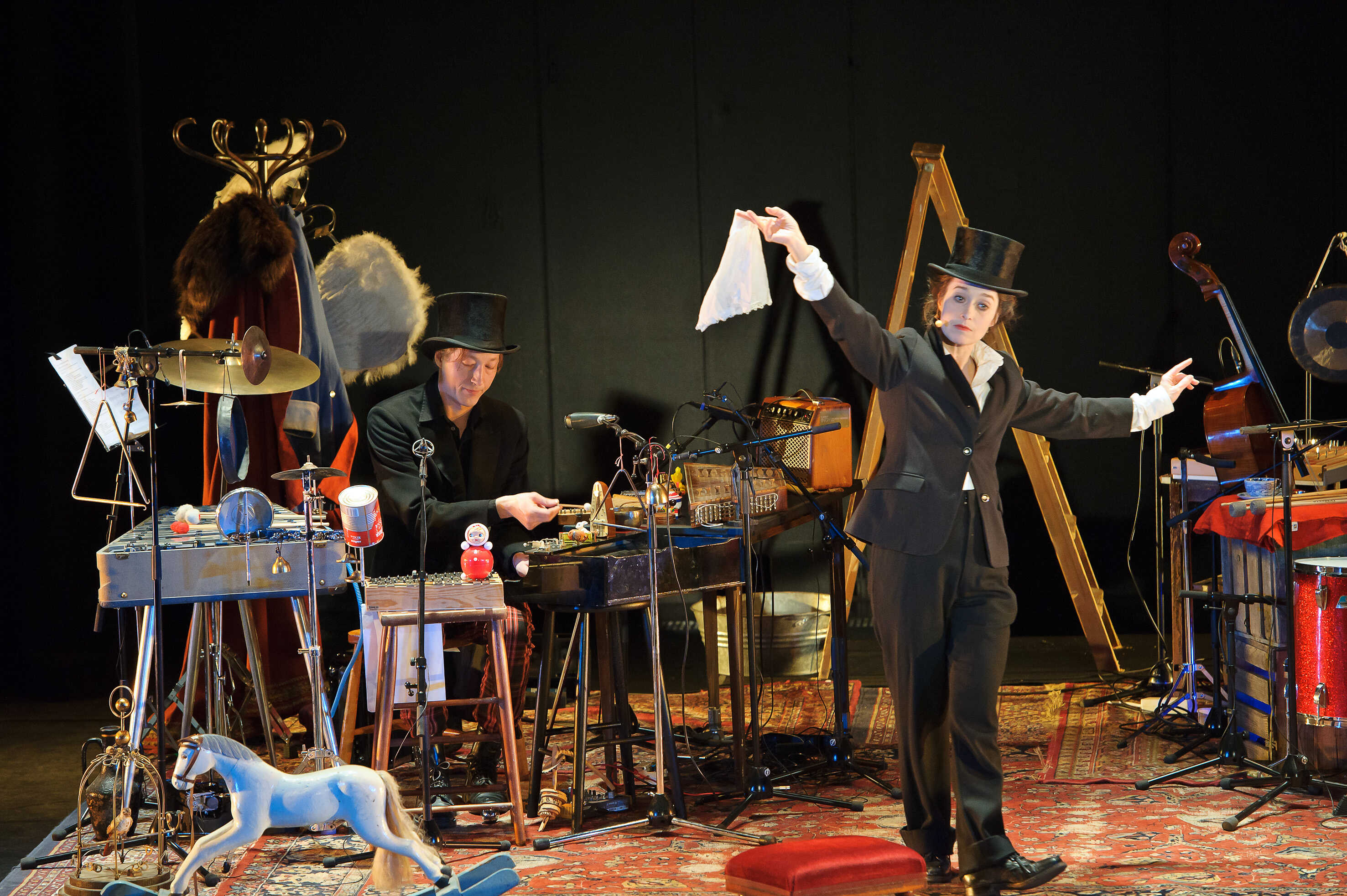 Matti Bye och Sara Lindh i Onda Sagor som gästspelar 7-9 december på c/o Stockholms stadsteater