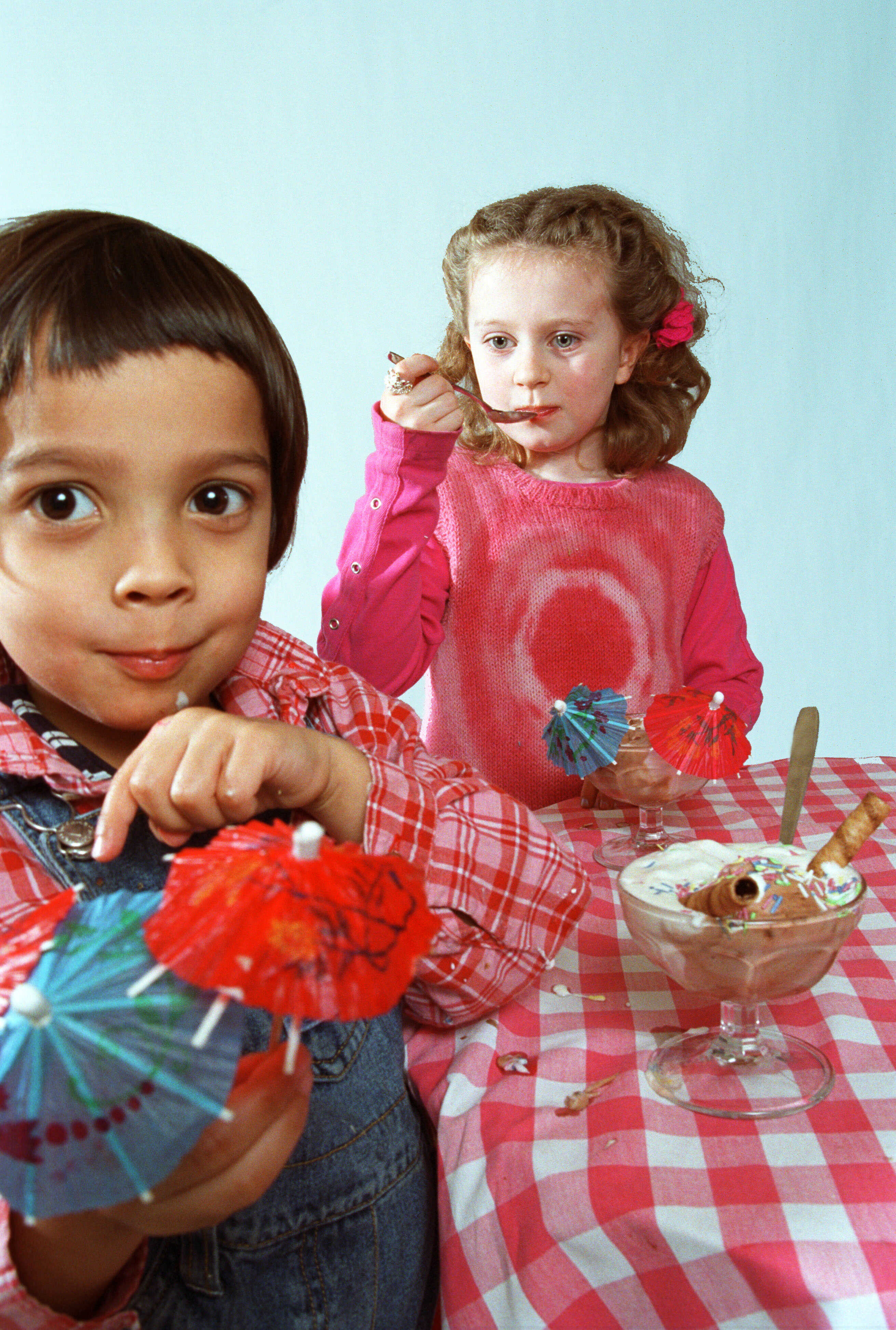 Glassteater för barn 4-9 år. Nadjim Uddenberg och Ella Ritter.