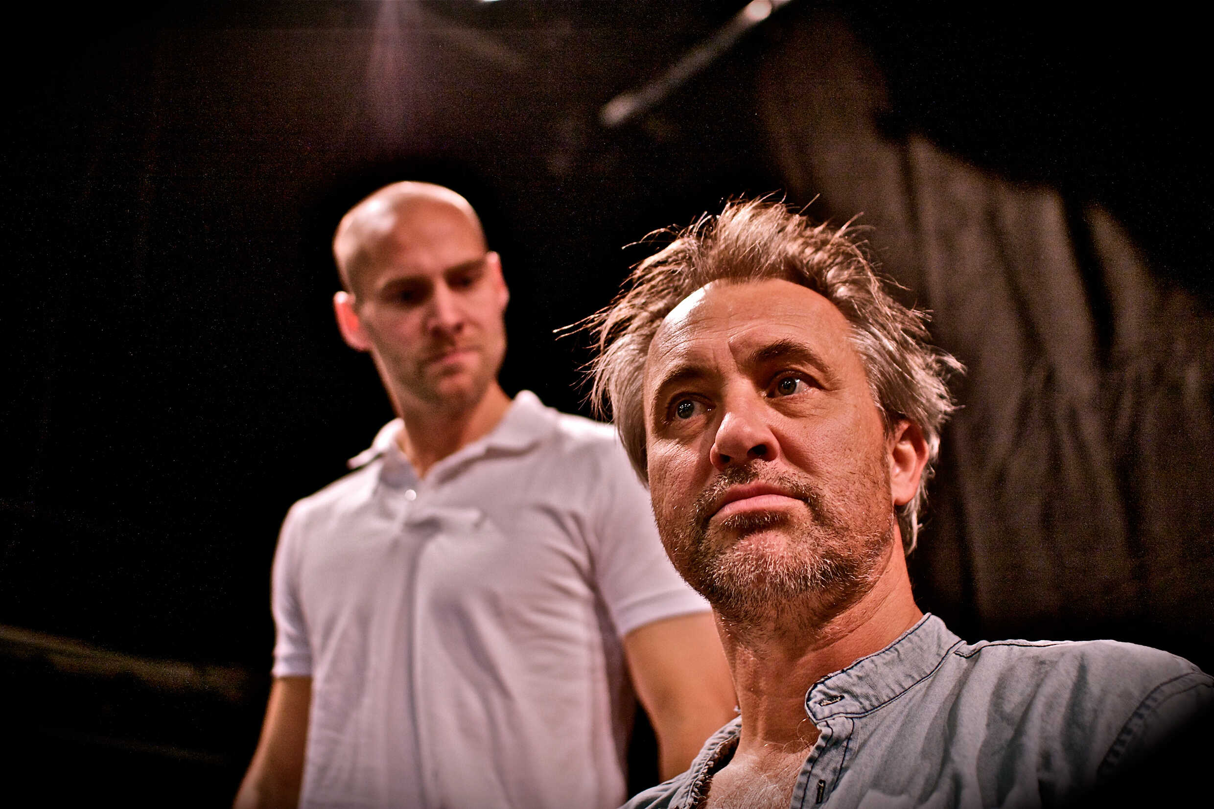 Emil Rosén och Conny Vakare i Hatets röst av Teater Fryshuset.