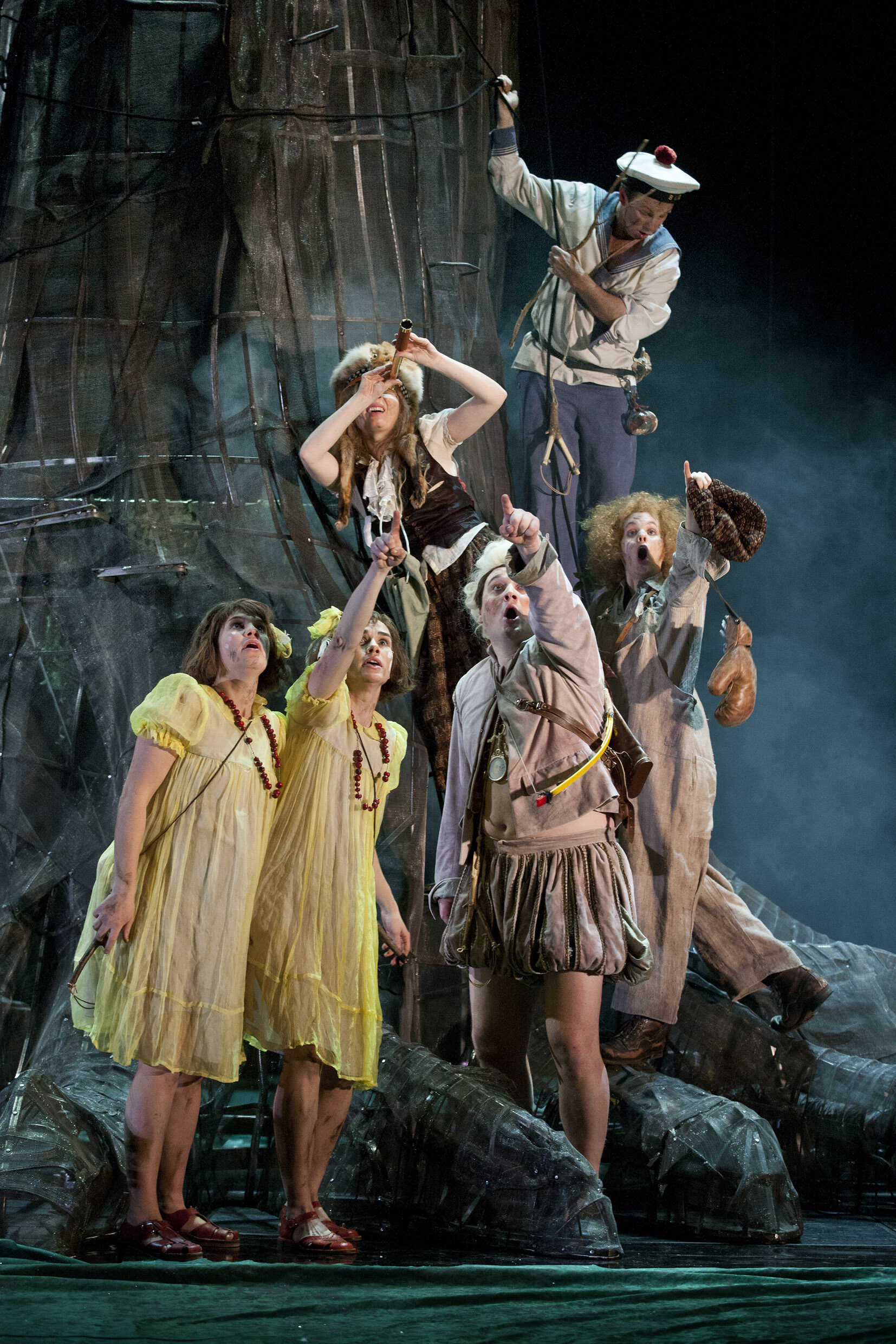 Rakel Wärmländer, Lina Englund, Jonas Hellman-Driessen, Sara Jangfeldt, Anders Johannisson och Thérèse Svensson i Peter Pan och Wendy. Premiär 15 december på Stora scenen.