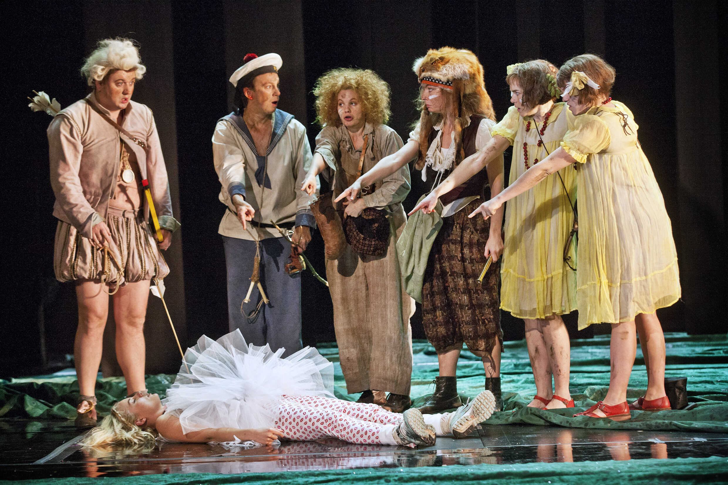 Ida Engvoll, Jonas Hellman-Driessen, Anders Johanisson, Thérèse Svensson, Sara Jangfeldt, Rakel Wärmländer och Lina Englund  i Peter Pan och Wendy. Premiär 15 december på Stora scenen.
