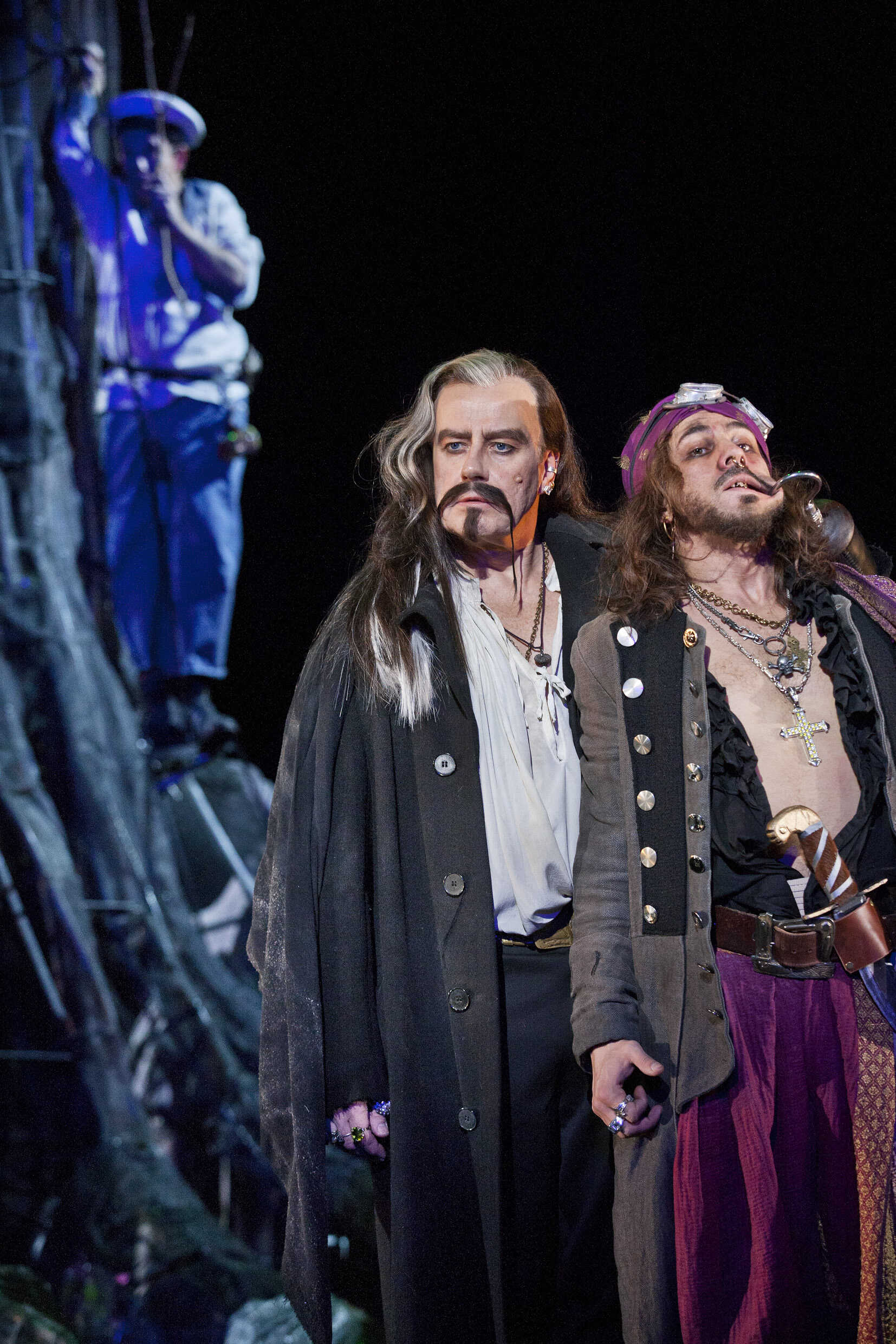 Lennart Jähkel och Karim Carlsson i Peter Pan och Wendy. Premiär 15 december på Stora scenen.