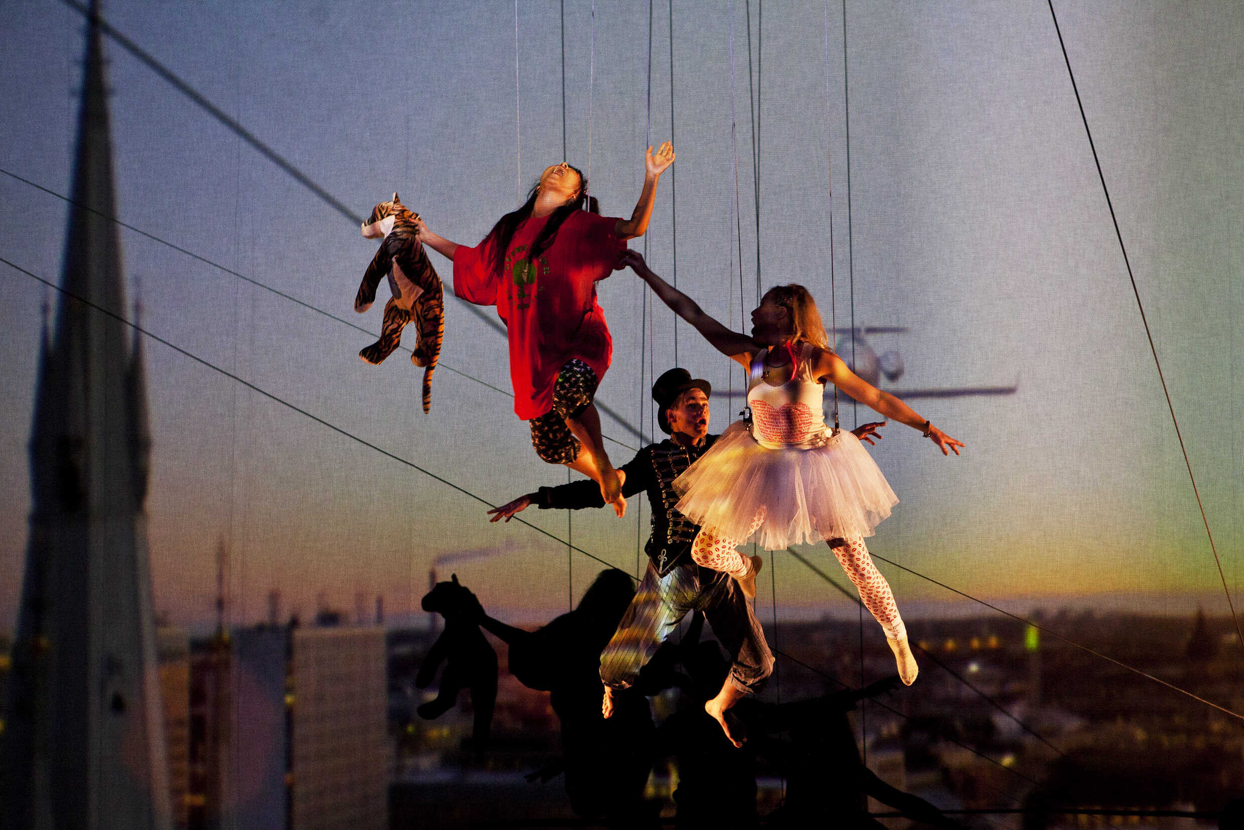 Lisette Pagler, Karl Linnertorp och Ida Engvoll i Peter Pan och Wendy. Premiär 15 december på Stora scenen.