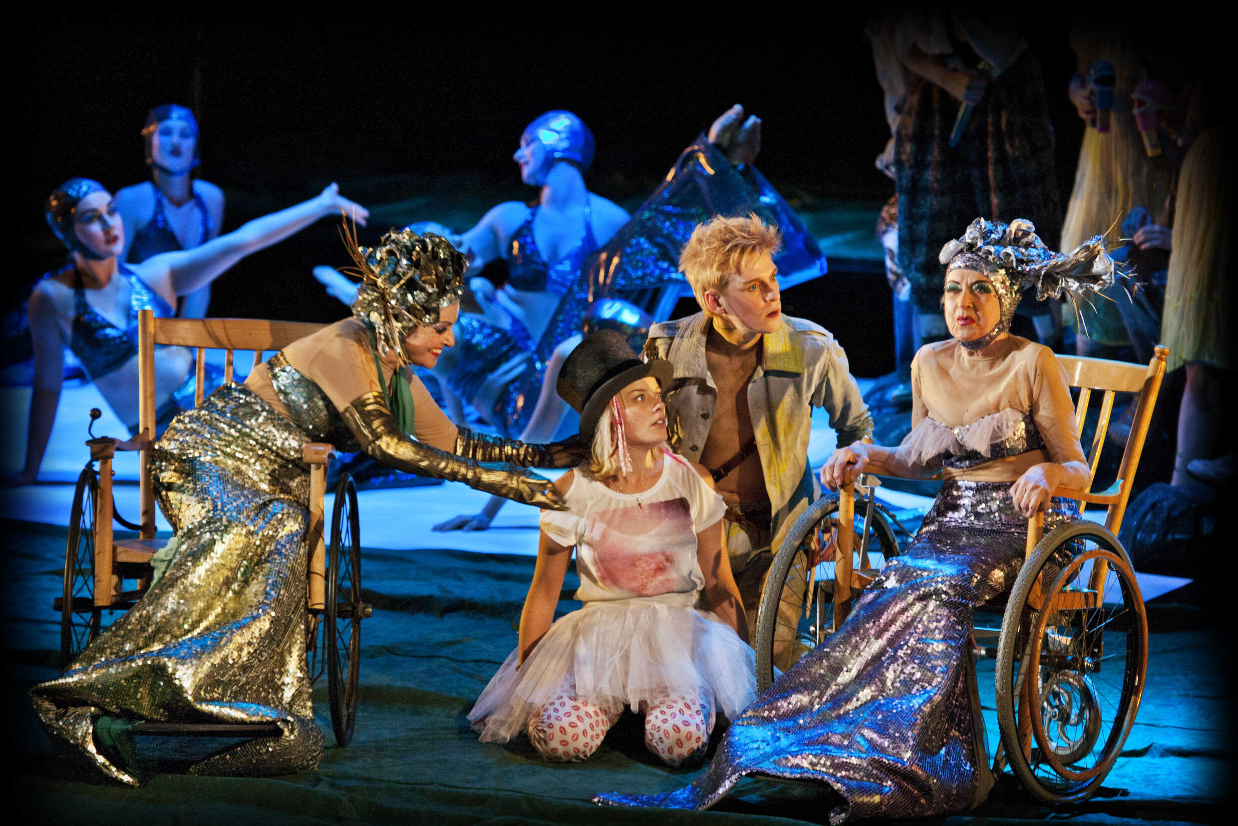 Yvonne Lombard, Ida Engvoll, Anton Lundqvist och Meta Velander i Peter Pan och Wendy. Premiär 15 december på Stora scenen.