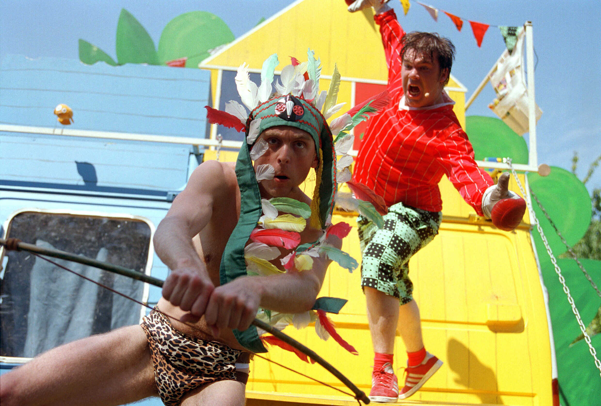 Parkteatern: Martin Hasselgren och Mathias Lithner i Loranga, Masarin och Dartanjang. Spelas 19 juni-11 juli 2004.