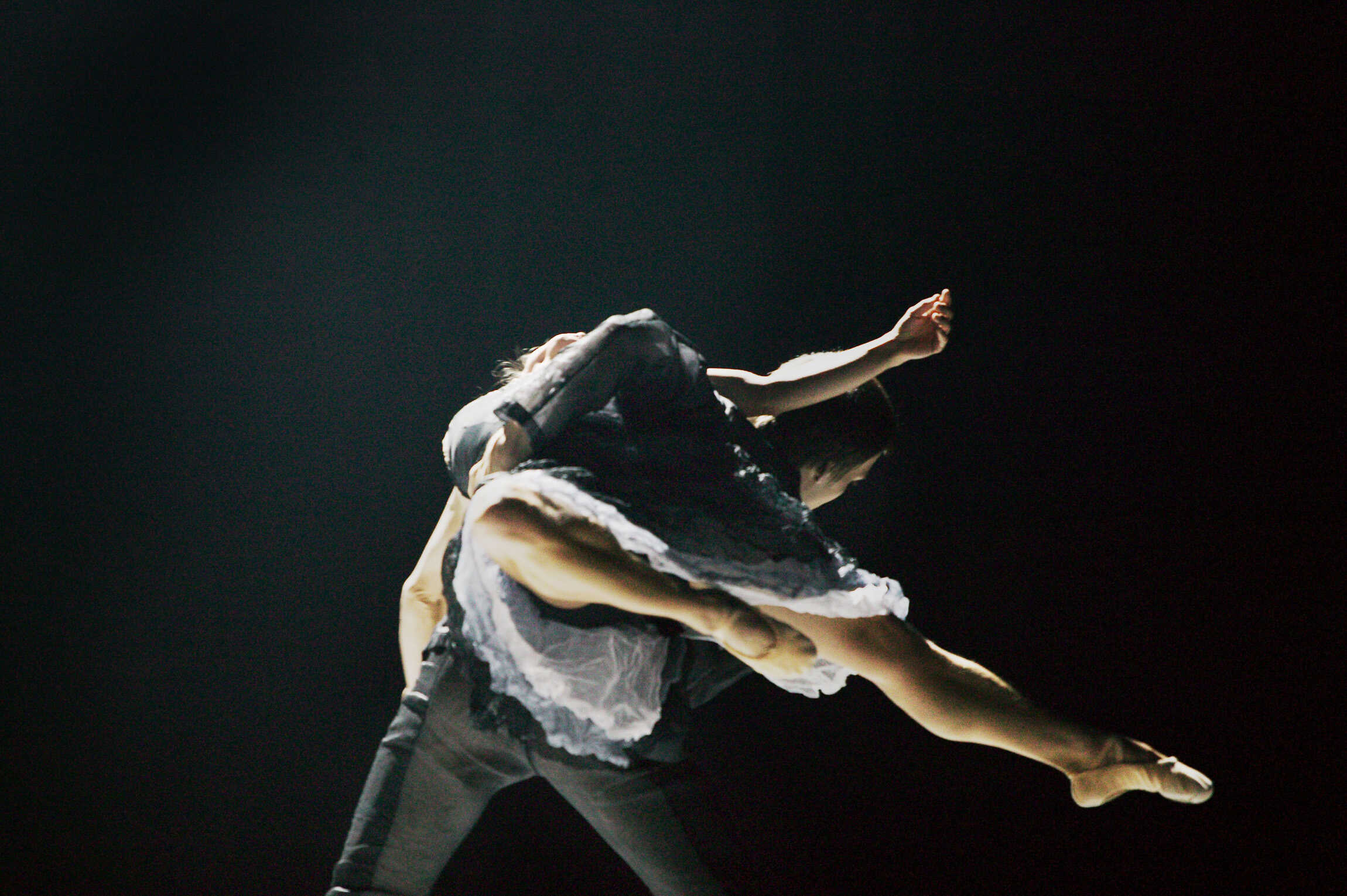 Parkteatern: Cullbergbaletten - Daniel SjÃ¶kvist och Ã…sa Lundvik Gustafson i Out of Breath. 21-22 augusti kl 18, Vitabergsparken