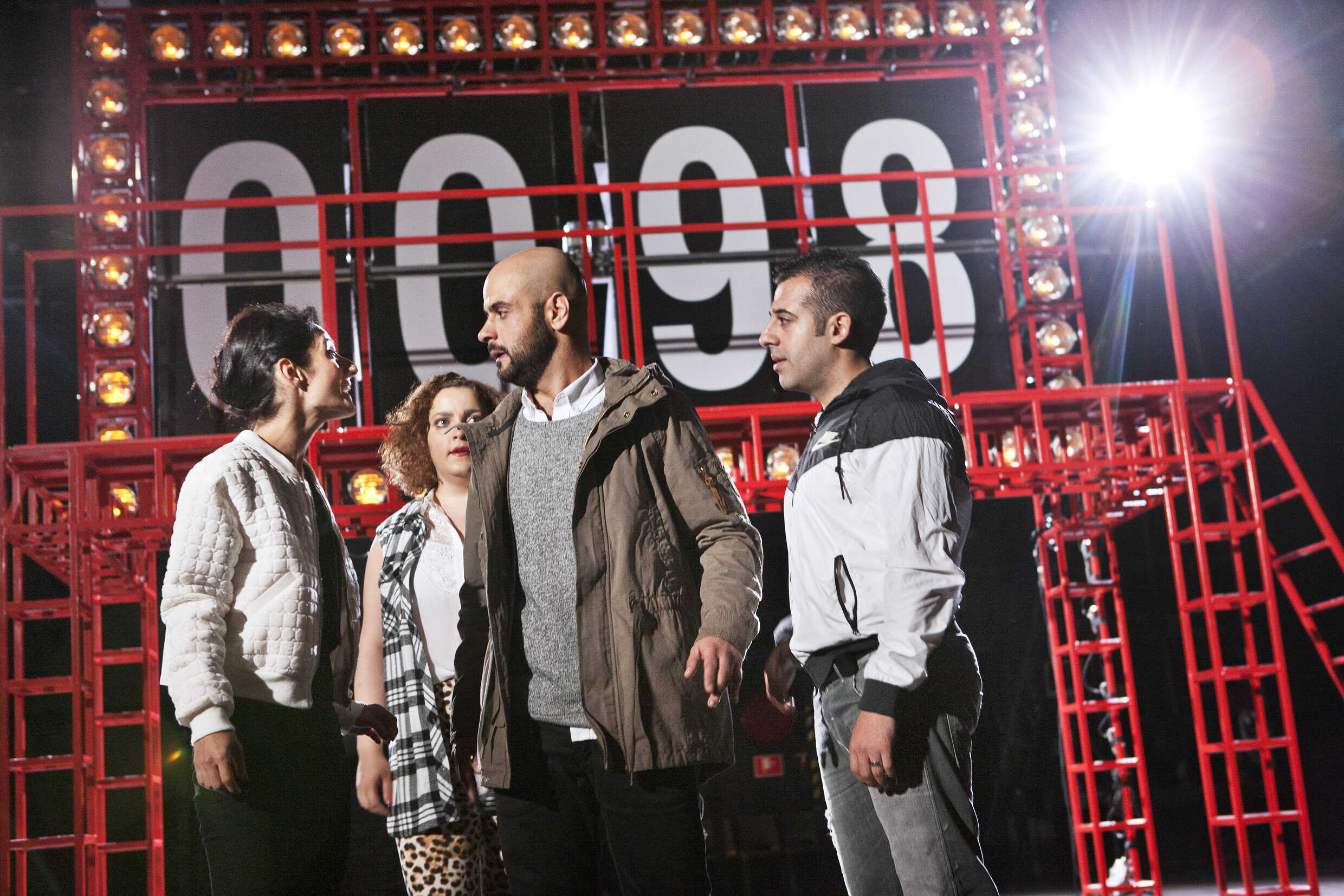 Marall Nasiri, Bahador Foladi, Shima Niavarani och Shebly Niavarani i Jag ringer mina bröder. Premiär 2 oktober på Klarascenen.