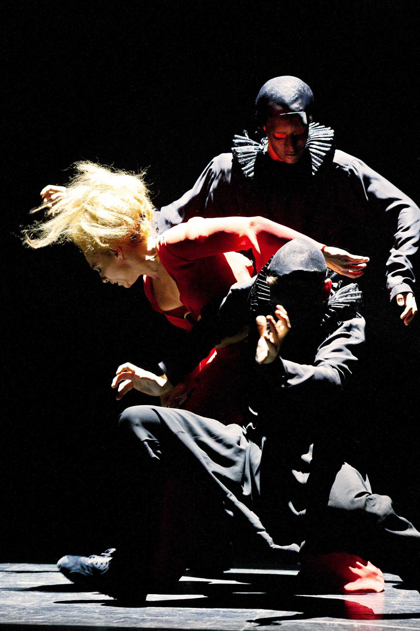 Sofia Ledarp, Yared T. Cederlund och Anton Borgström i Macbeth, premiär 22 december på Stora scenen, Kulturhuset Stadsteatern