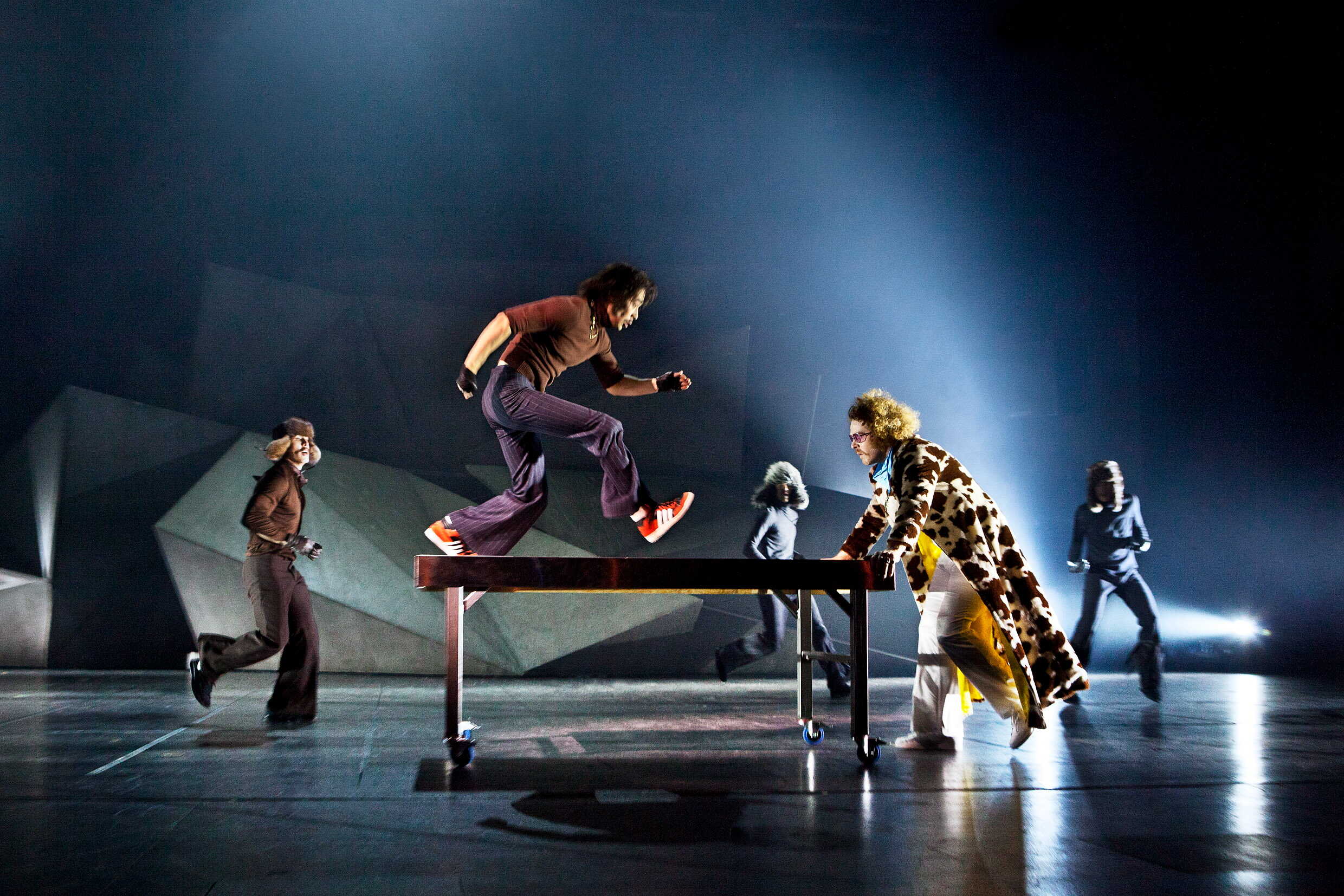 Alexander Dam, Kristofer Kamiyasu, Yared T. Cederlund, Henrik Norlén och Anton Borgström i Macbeth, premiär 22 december på Stora scenen, Kulturhuset Stadsteatern