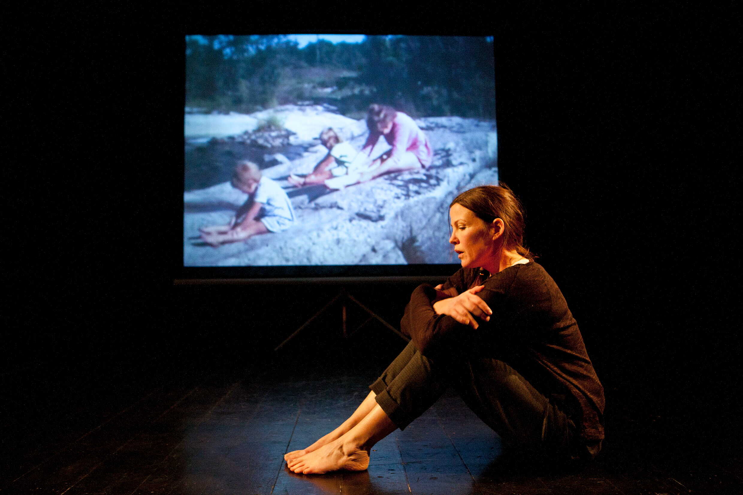 Sofi Helleday i Felicia försvann, urpremiär 14 december på Bryggan, Kulturhuset Stadsteatern.