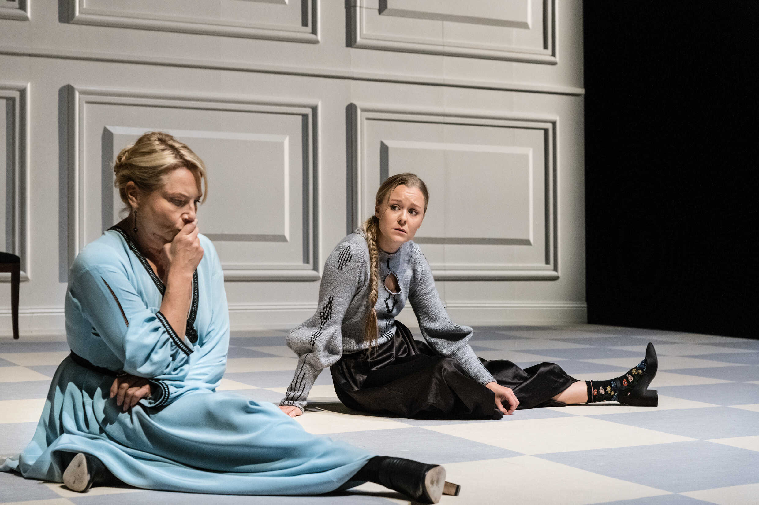 Matilda Ragnerstam och Helena Bergström i Ett dockhem 2