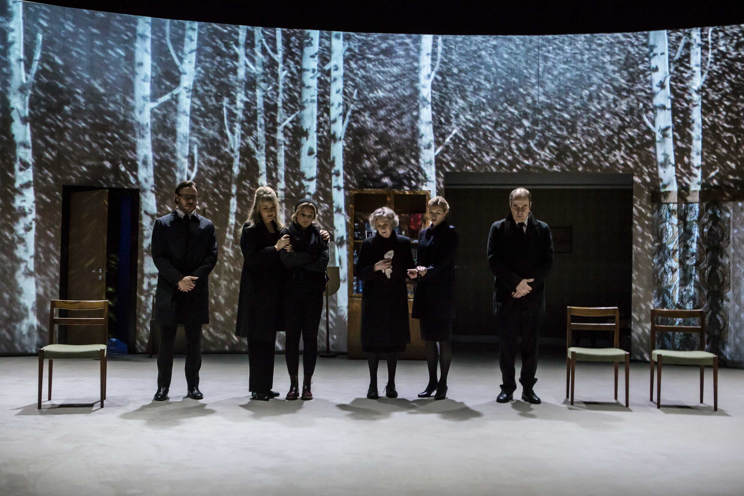 Ensemblen i Alla dagar, alla nätter. Premiär 5 mars på Lilla scenen, Kulturhuset Stadsteatern.