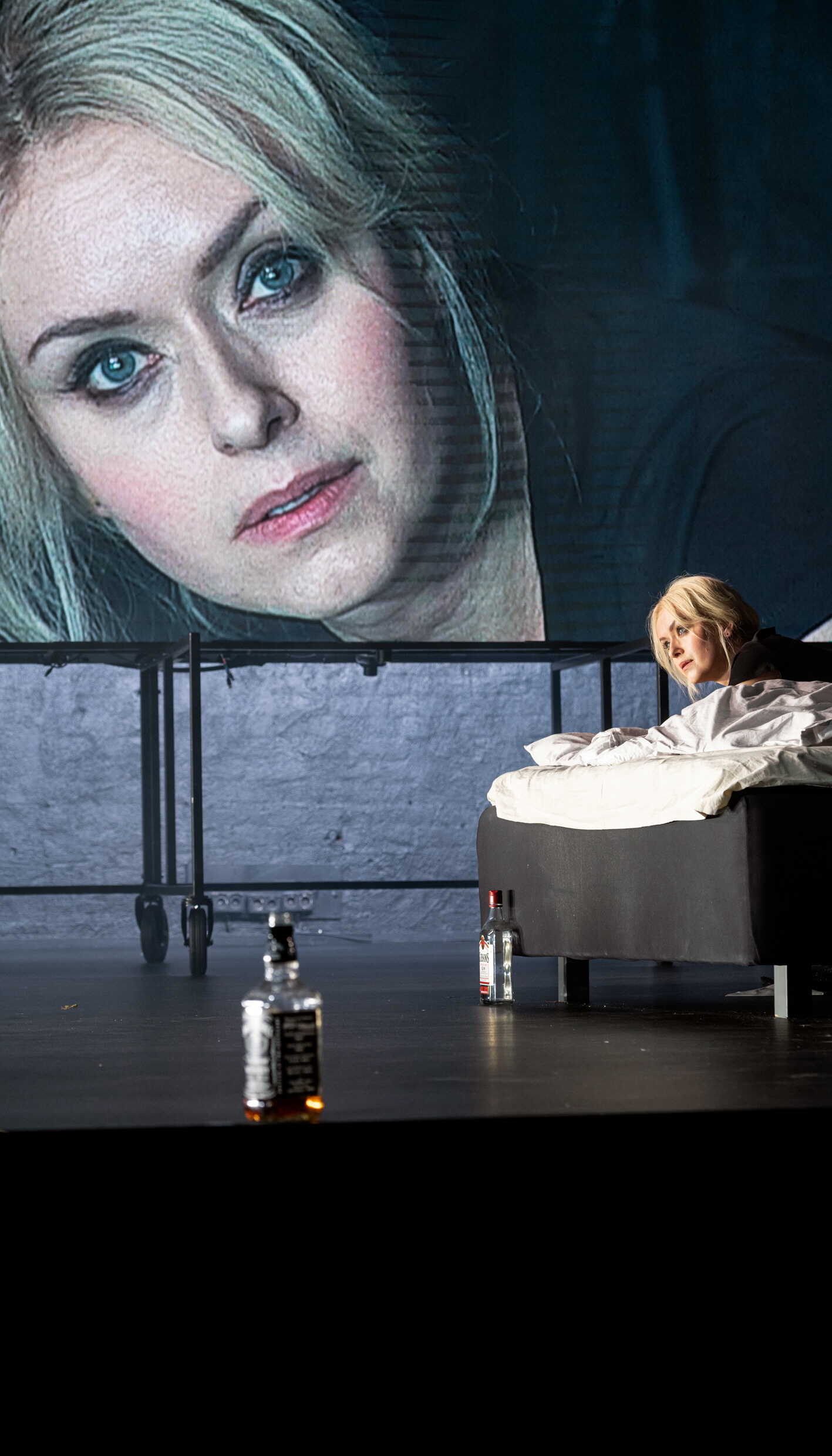 Livia Millhagen i Katt på hett plåttak. Premiär 14 februari 2020 på Maximteatern.