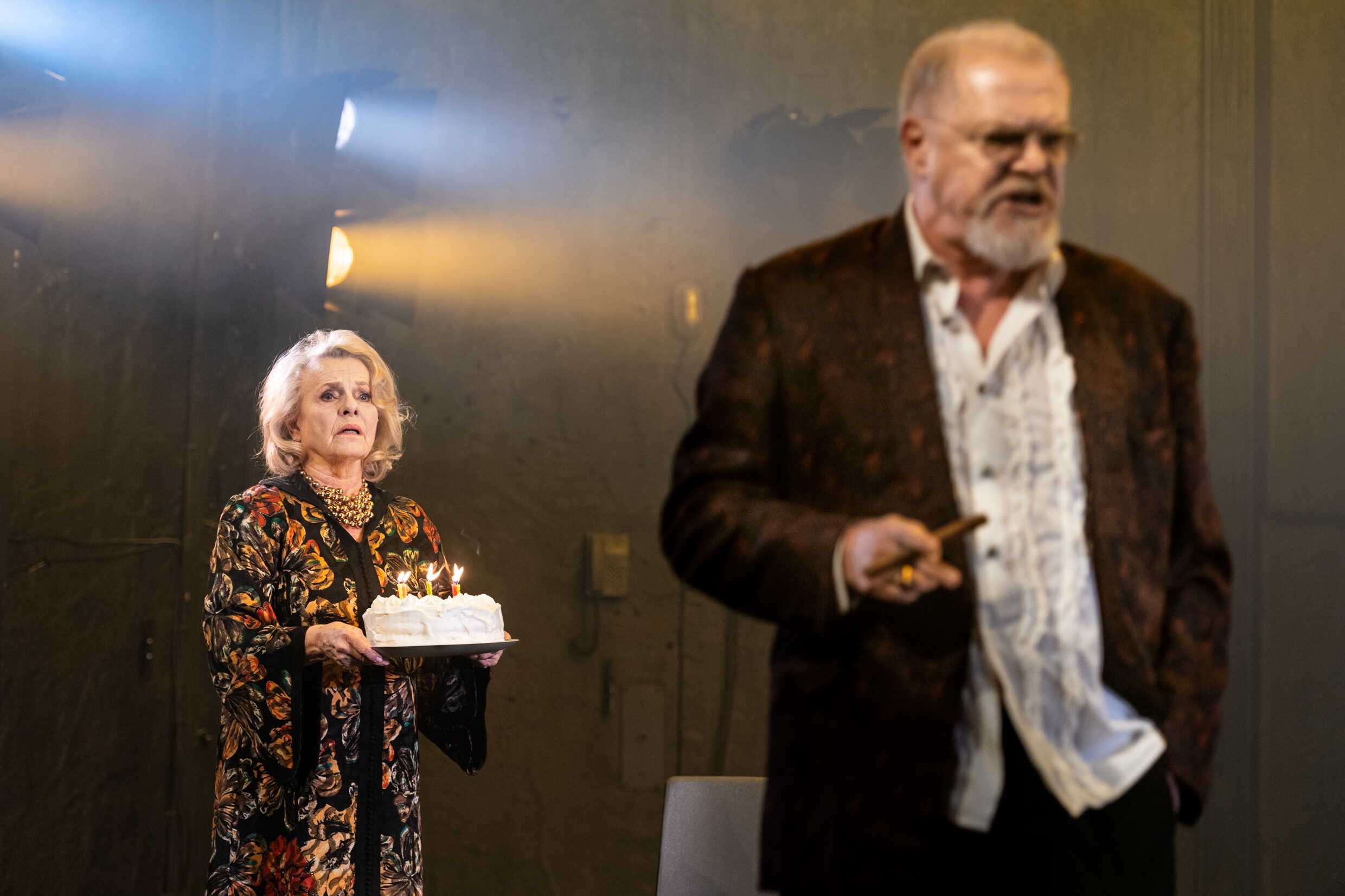 Marie Göranzon och Peter Andersson i Katt på hett plåttak. Premiär 14 februari 2020 på Maximteatern.