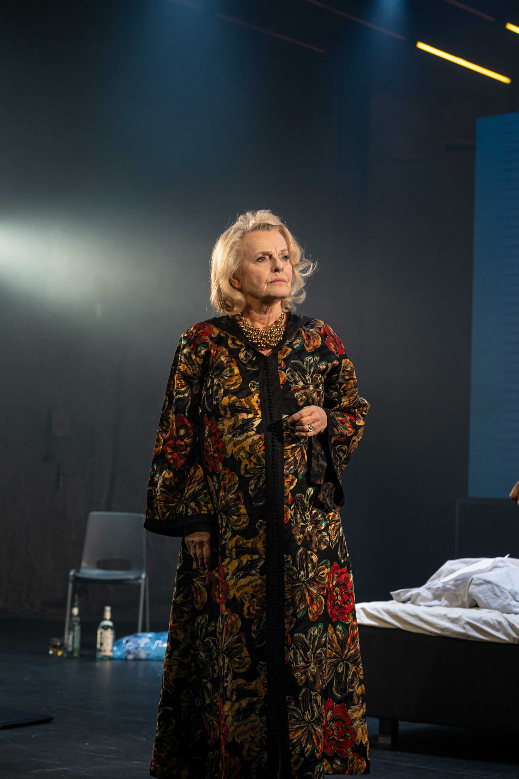 Marie Göranzon i Katt på hett plåttak.