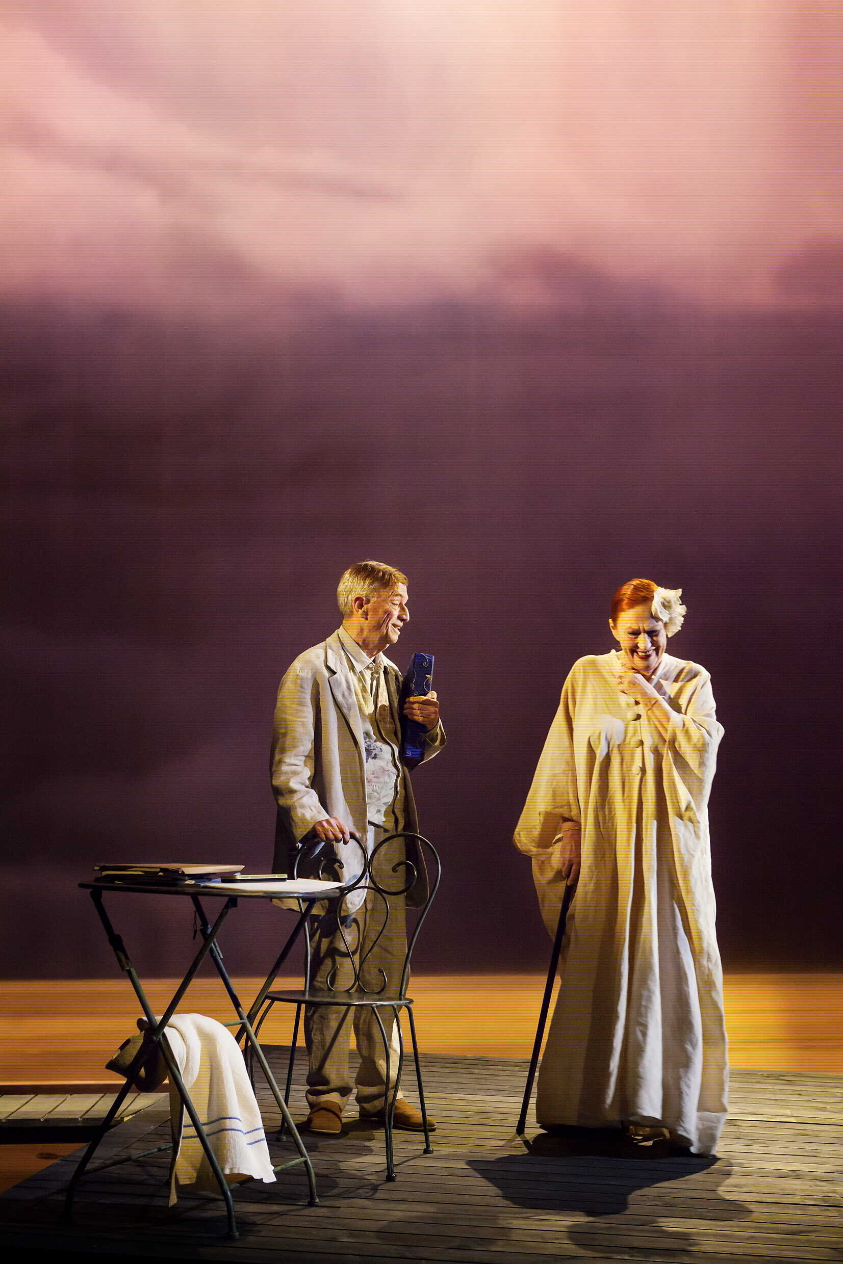 Ã…ke Lundqvist och Claire Wikholm i Sarah Bernhardt - Memoarer. PremiÃ¤r 3 maj 2014 pÃ¥ Lilla scenen, Kulturhuset Stadsteatern.