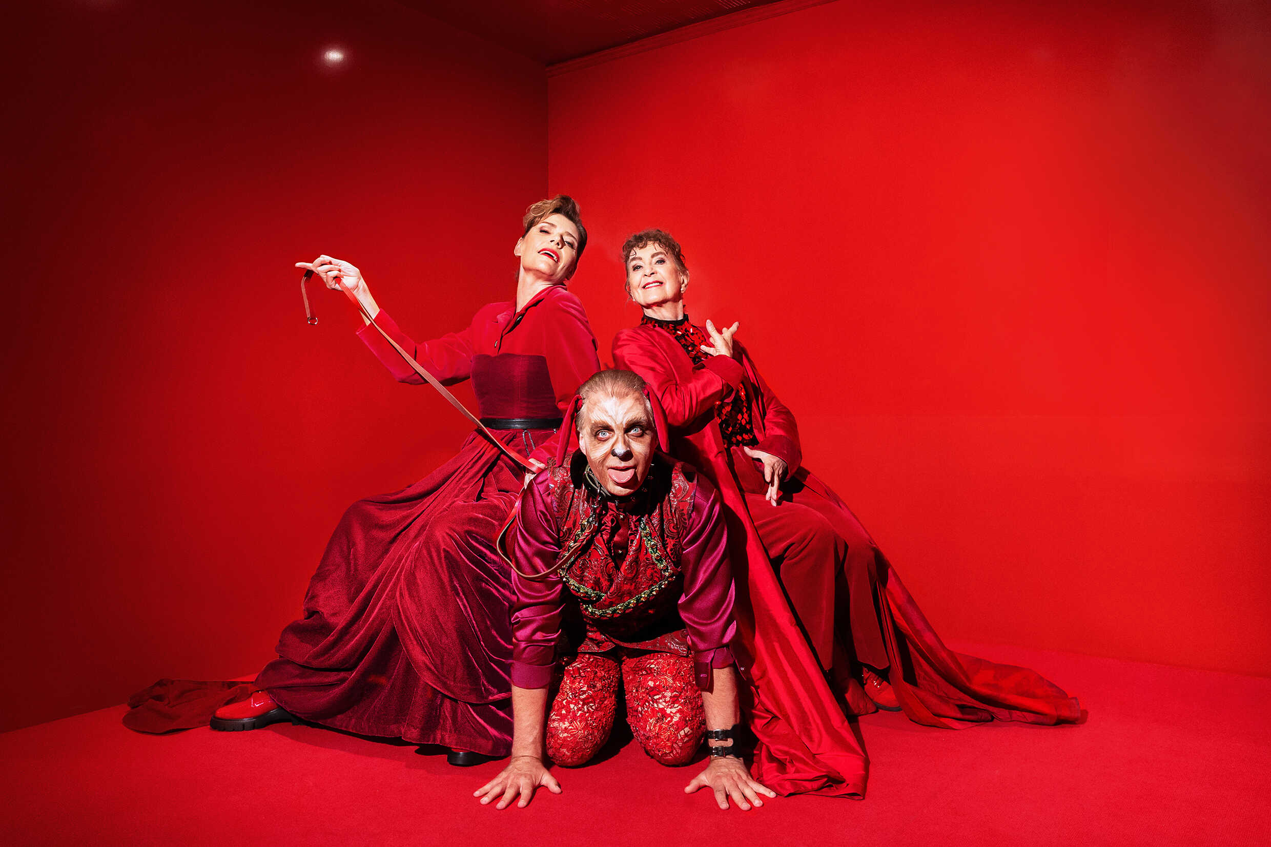 I väntan på entré, urpremiär 3 september 2021 på Soppteatern. På bild: Siw Malmkvist, Alexandra Zetterberg Ehn och Fredrik Meyer.