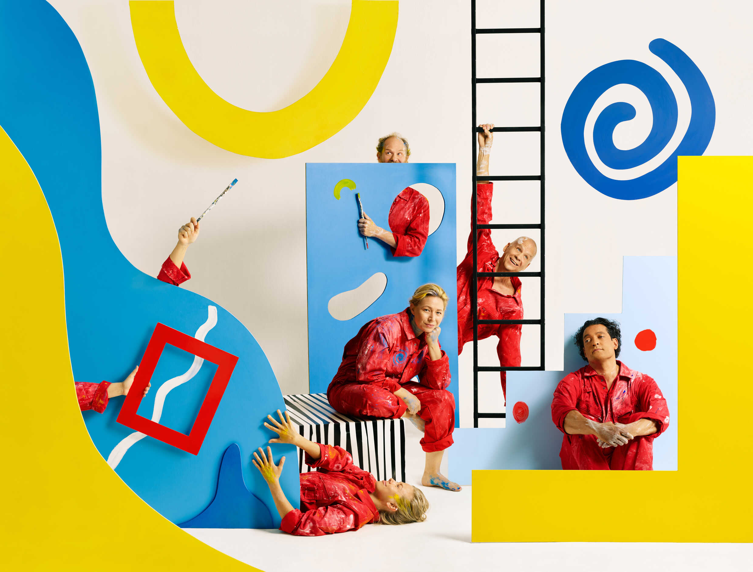 Frida Hallgren, Fredrik Lycke, Lisa Larsson, Christer Fant och Rennie Mirro i Roberts Broberg- och dalbana. Urpremiär 22 oktober på Stora scenen, Kulturhuset Stadsteatern.