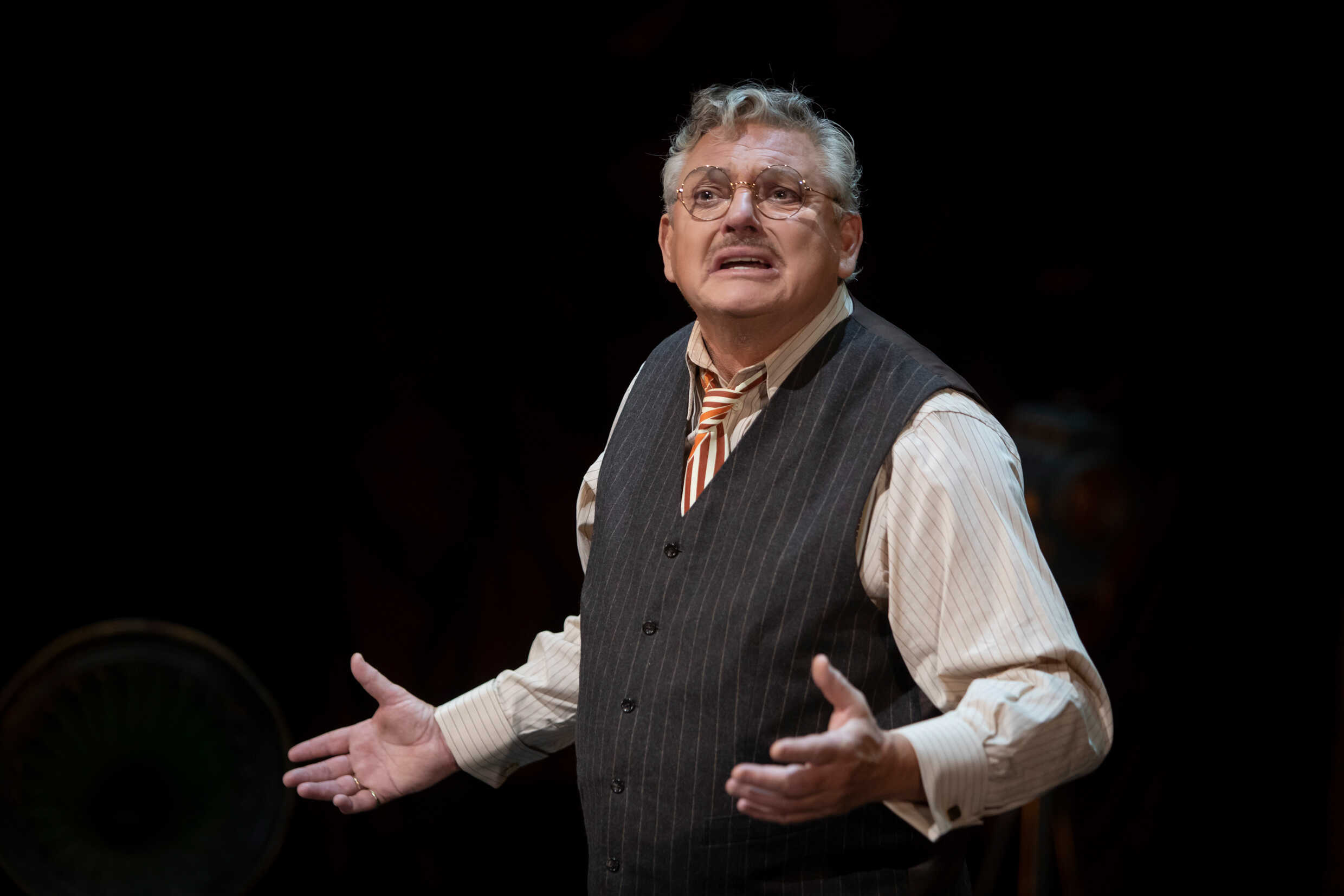 Dan Ekborg gör titelrollen i det humoristiska dramat Barrymore, i regi av Philip Zandén. Premiär 29 september på Klarascenen.
