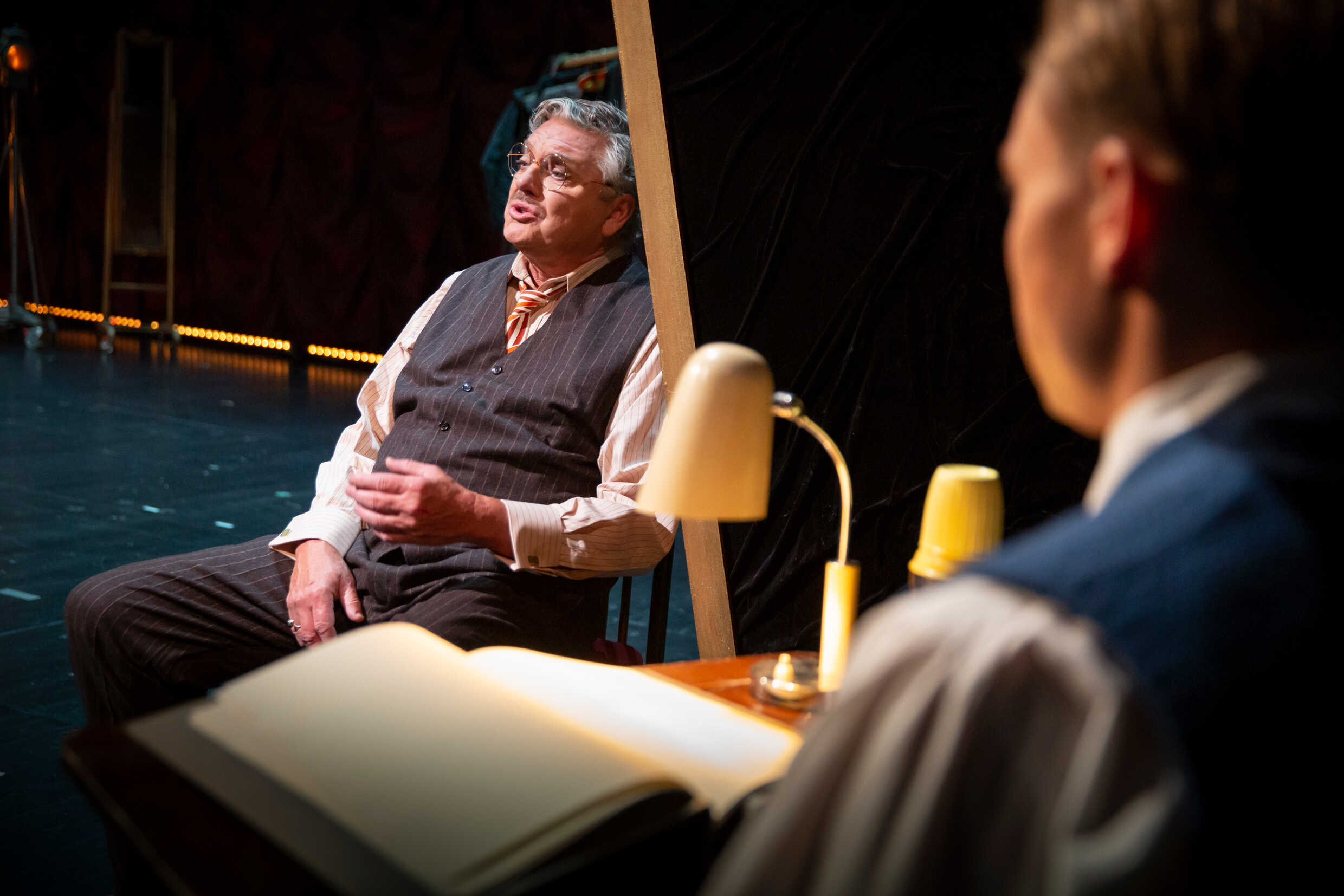 Dan Ekborg och Simon Edenroth i det humoristiska dramat Barrymore, i regi av Philip Zandén. Premiär 29 september på Klarascenen.