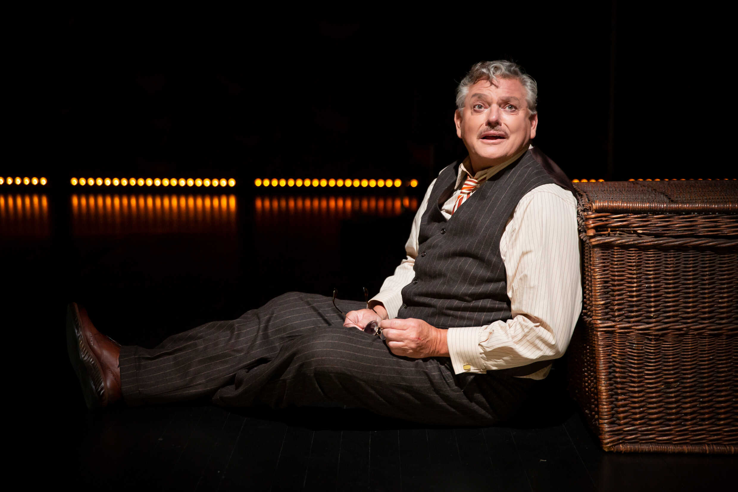 Dan Ekborg gör titelrollen i det humoristiska dramat Barrymore, i regi av Philip Zandén. Premiär 29 september på Klarascenen.