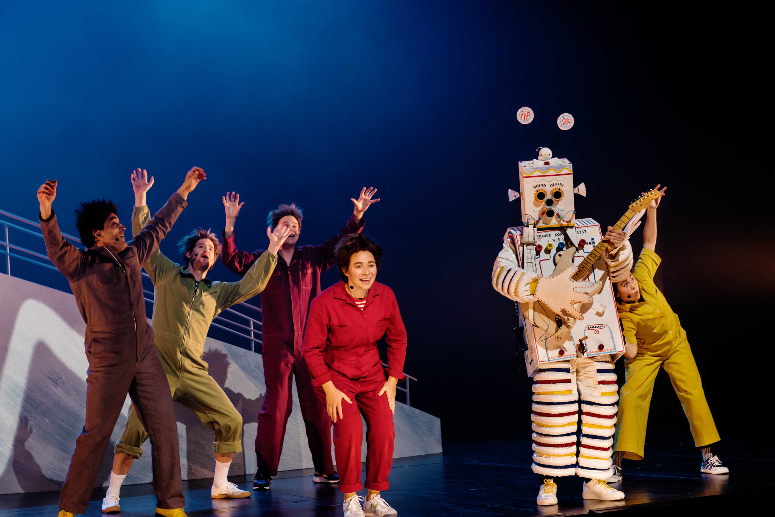Rennie Mirro, Fredrik Lycke, Christer Fant, Frida Hallgren och Lisa Larsson,  och  i Roberts Broberg- och dalbana. Urpremiär 22 oktober på Stora scenen